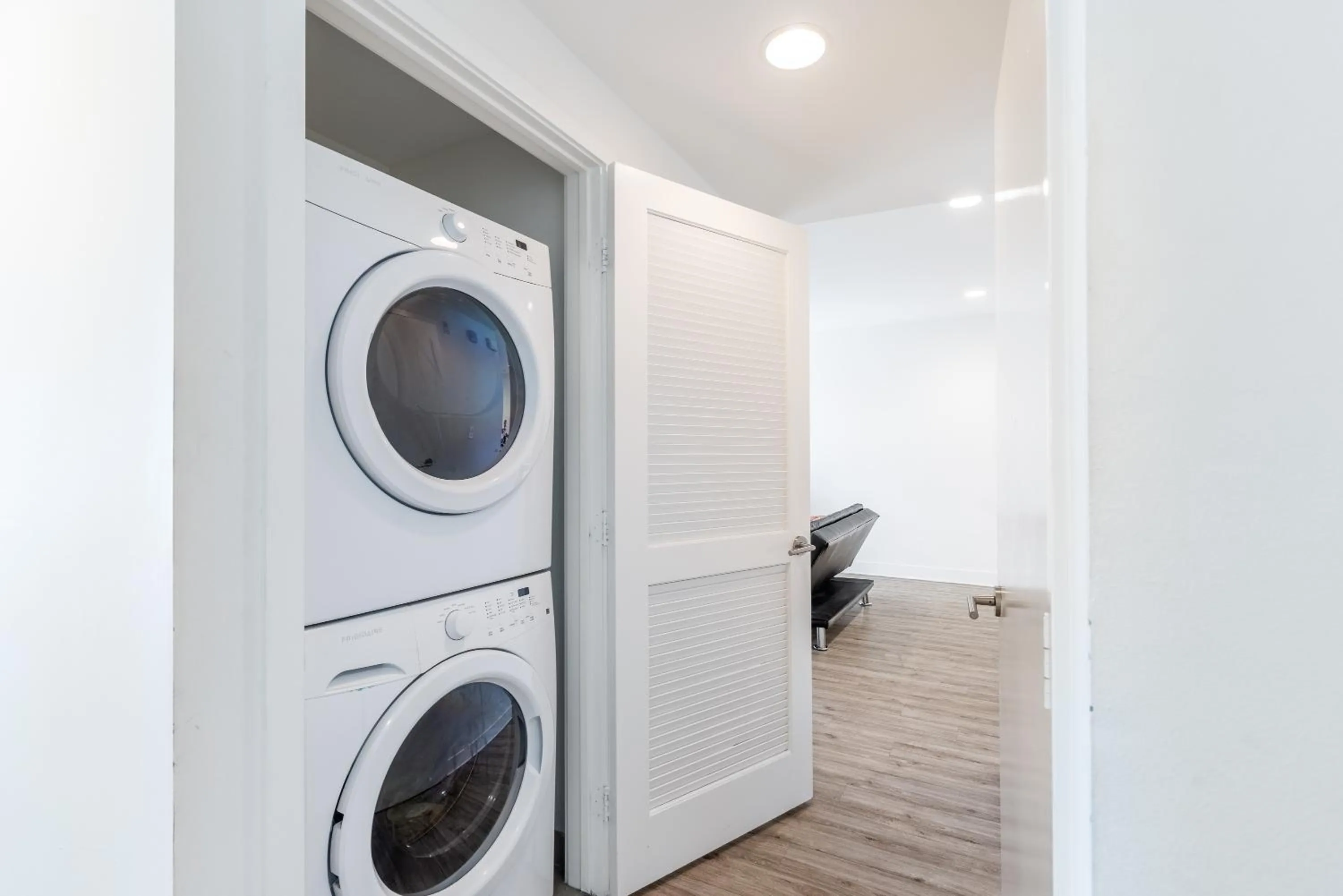 washing machine in Hollywood Furnished Apartments
