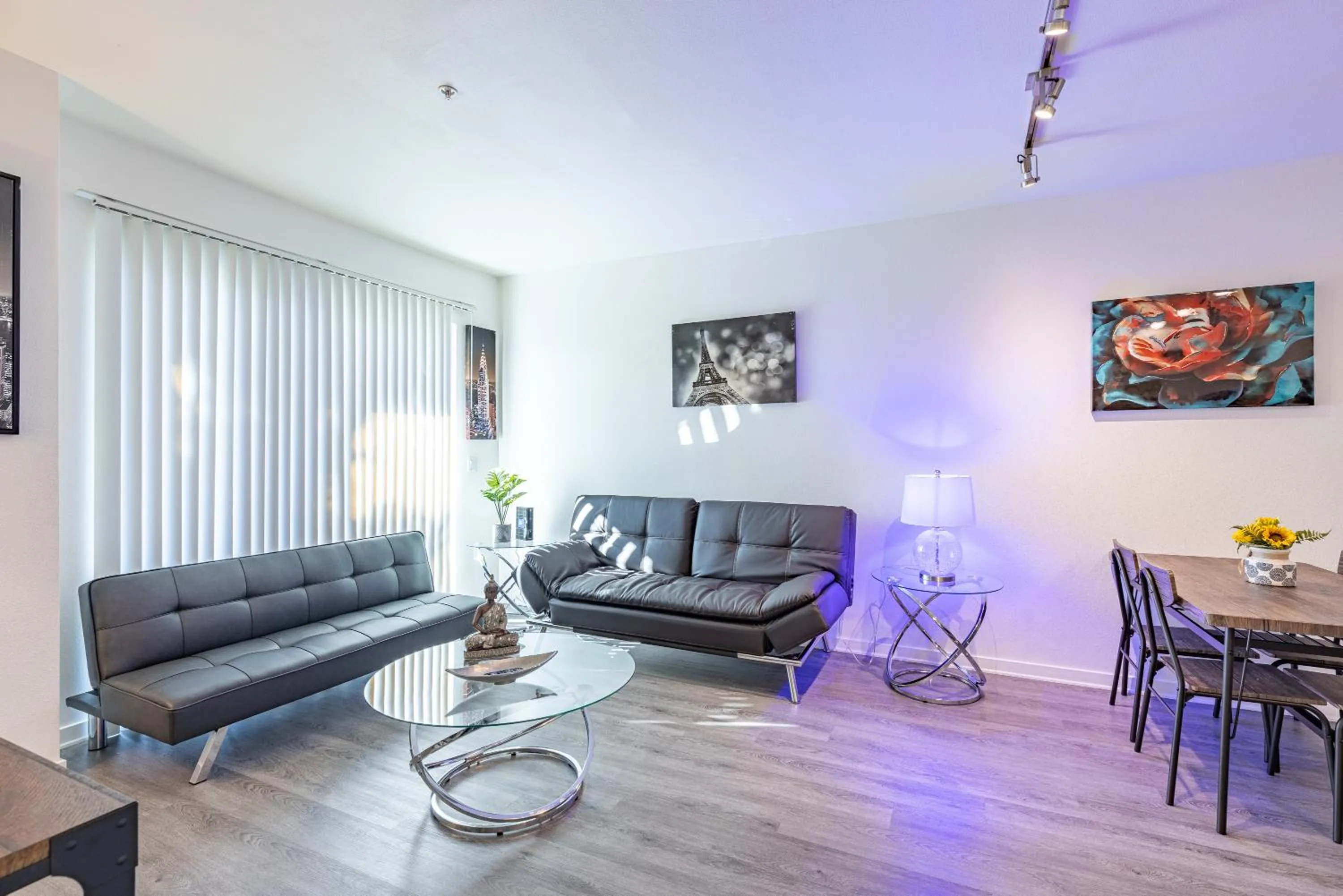 Living room in Hollywood Furnished Apartments