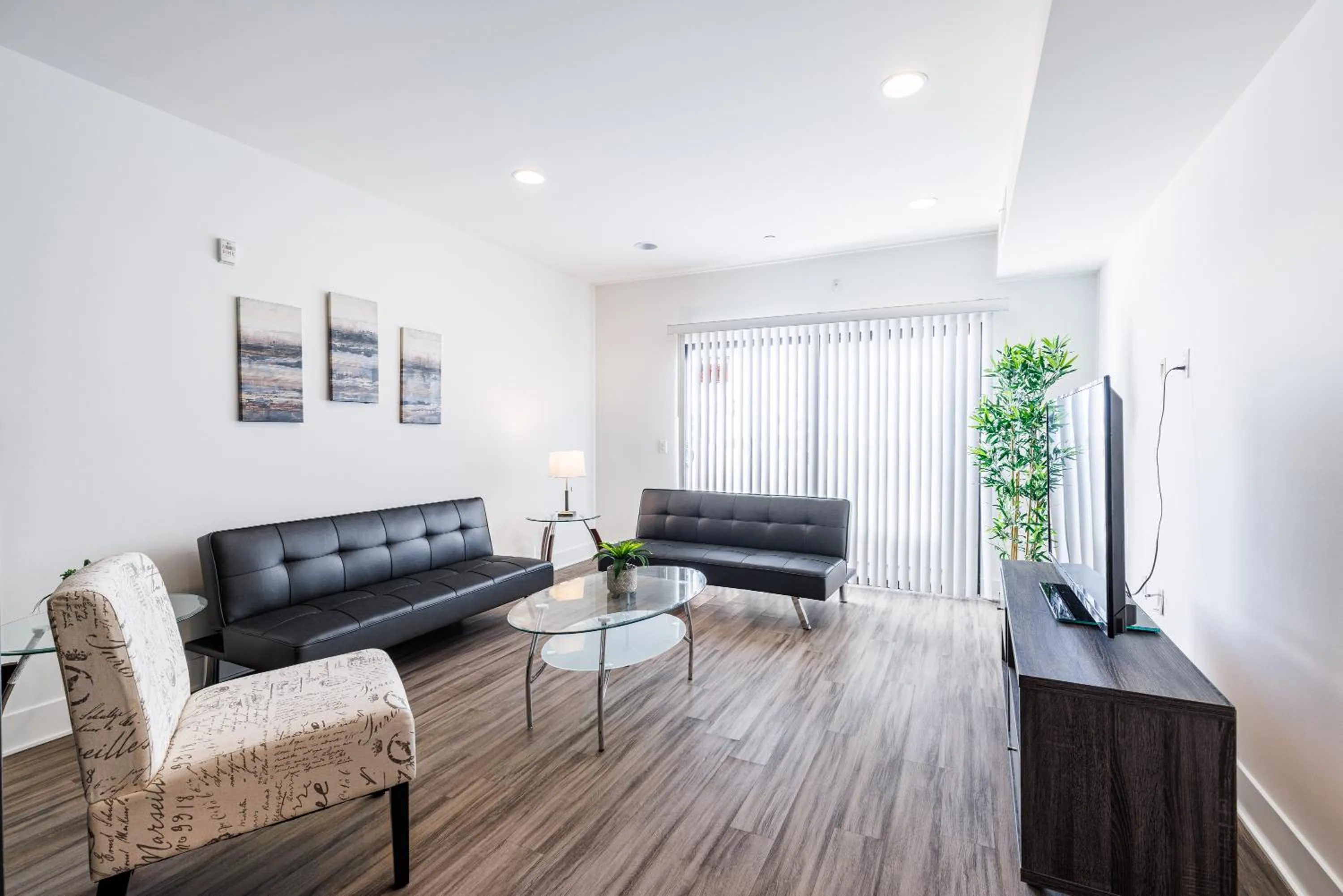 TV and multimedia in Hollywood Furnished Apartments