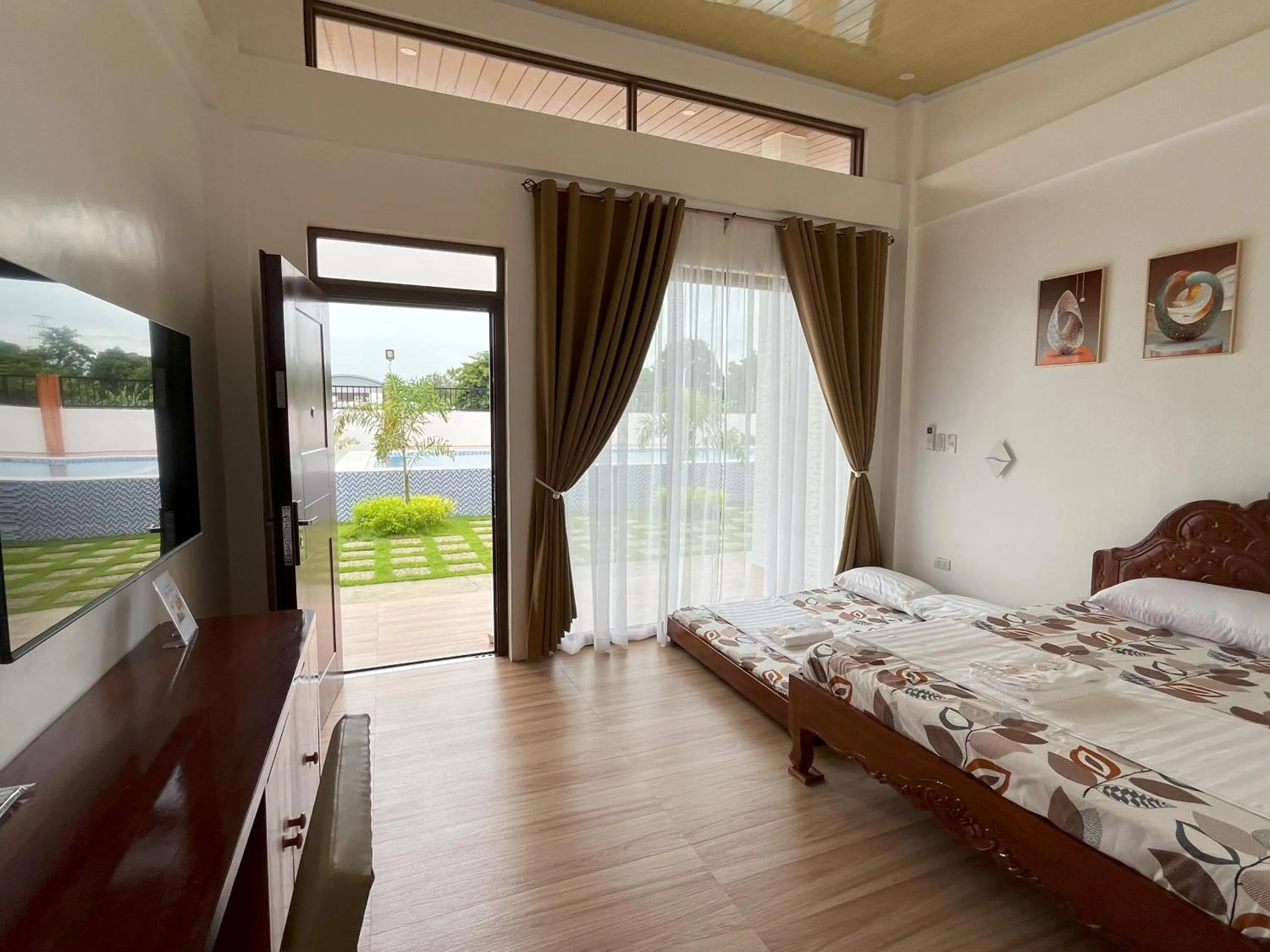 Bed in Villa Mercedes Private Resort