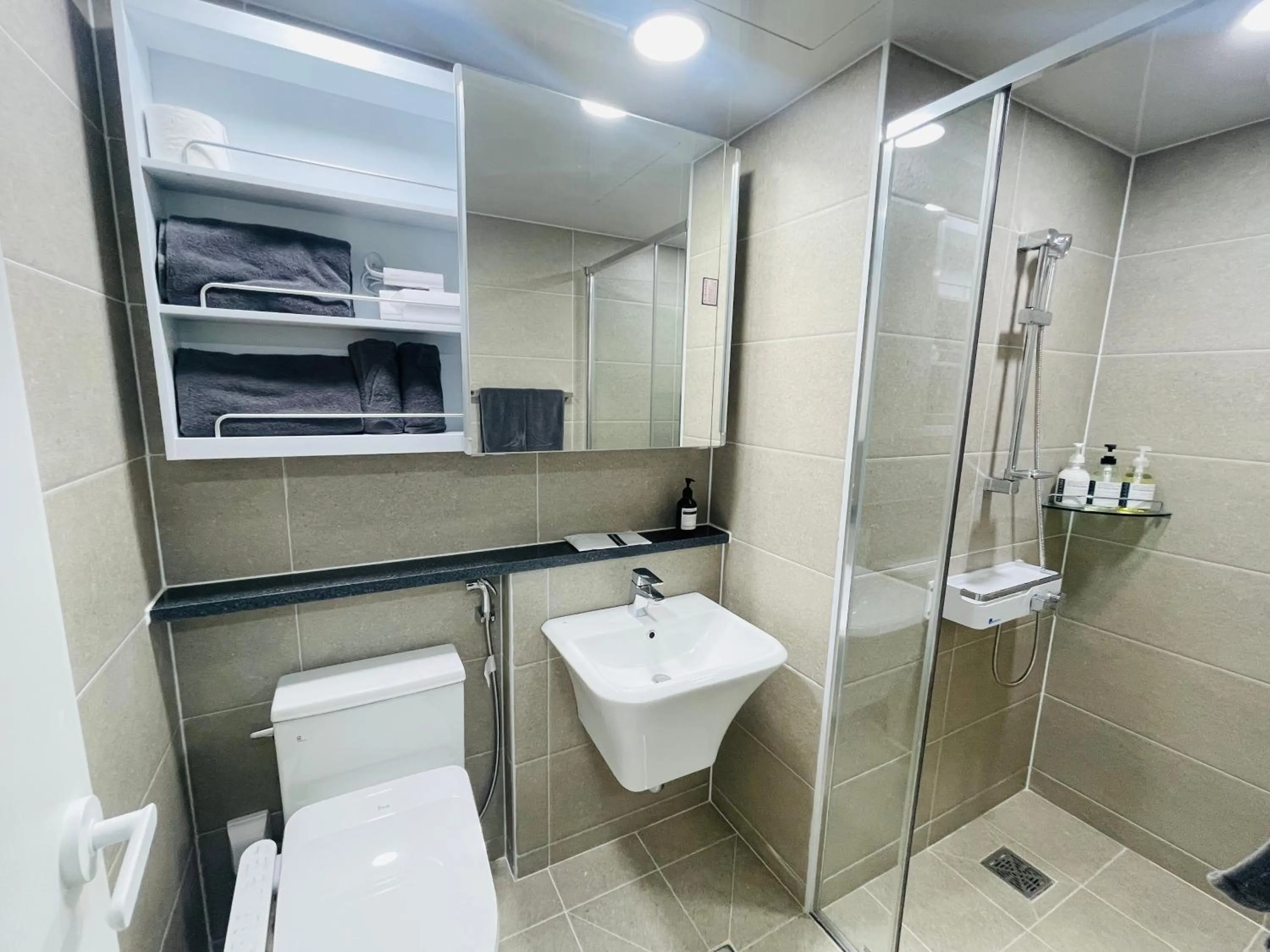 Shower in SurfResort INN-The City YangYang