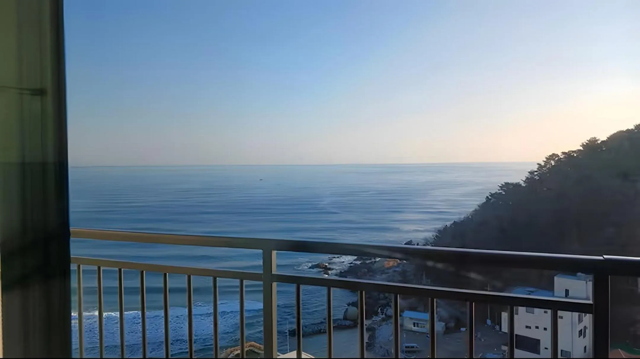 Sea view in SurfResort INN-The City YangYang