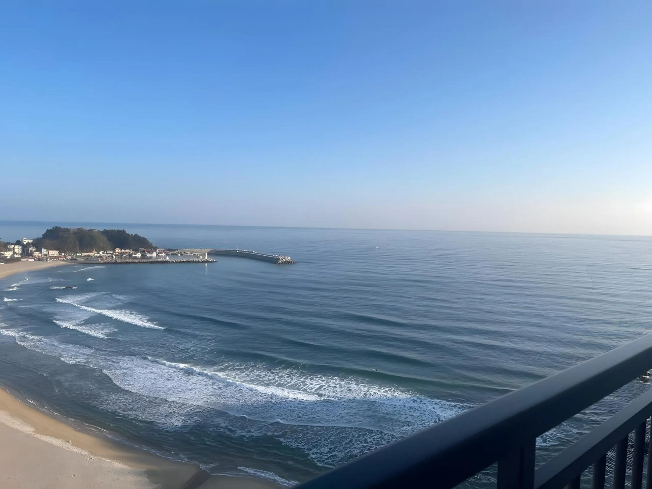 Beach in SurfResort INN-The City YangYang