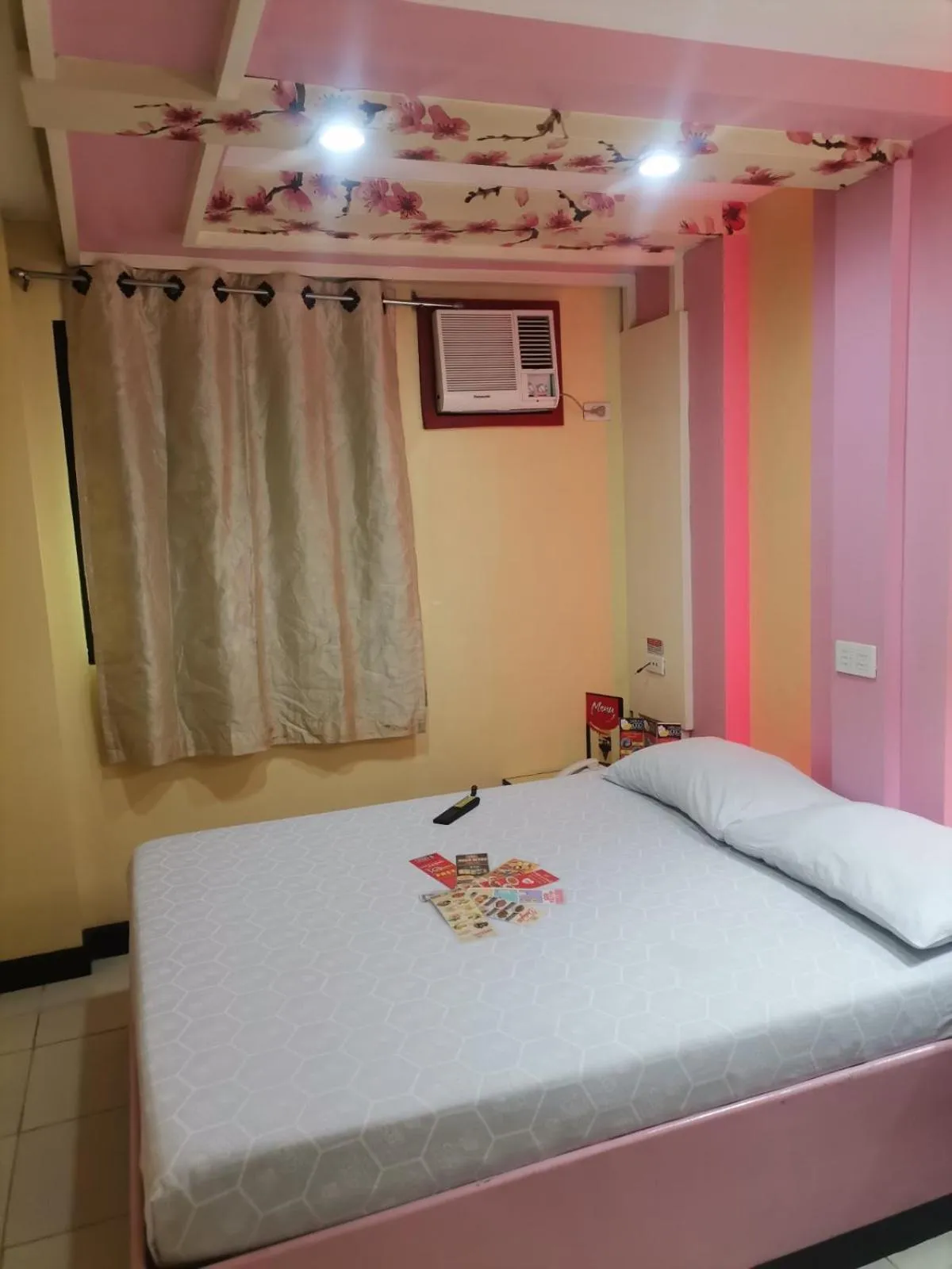 Bedroom, Bed in Hotel Sogo Alabang Southroad