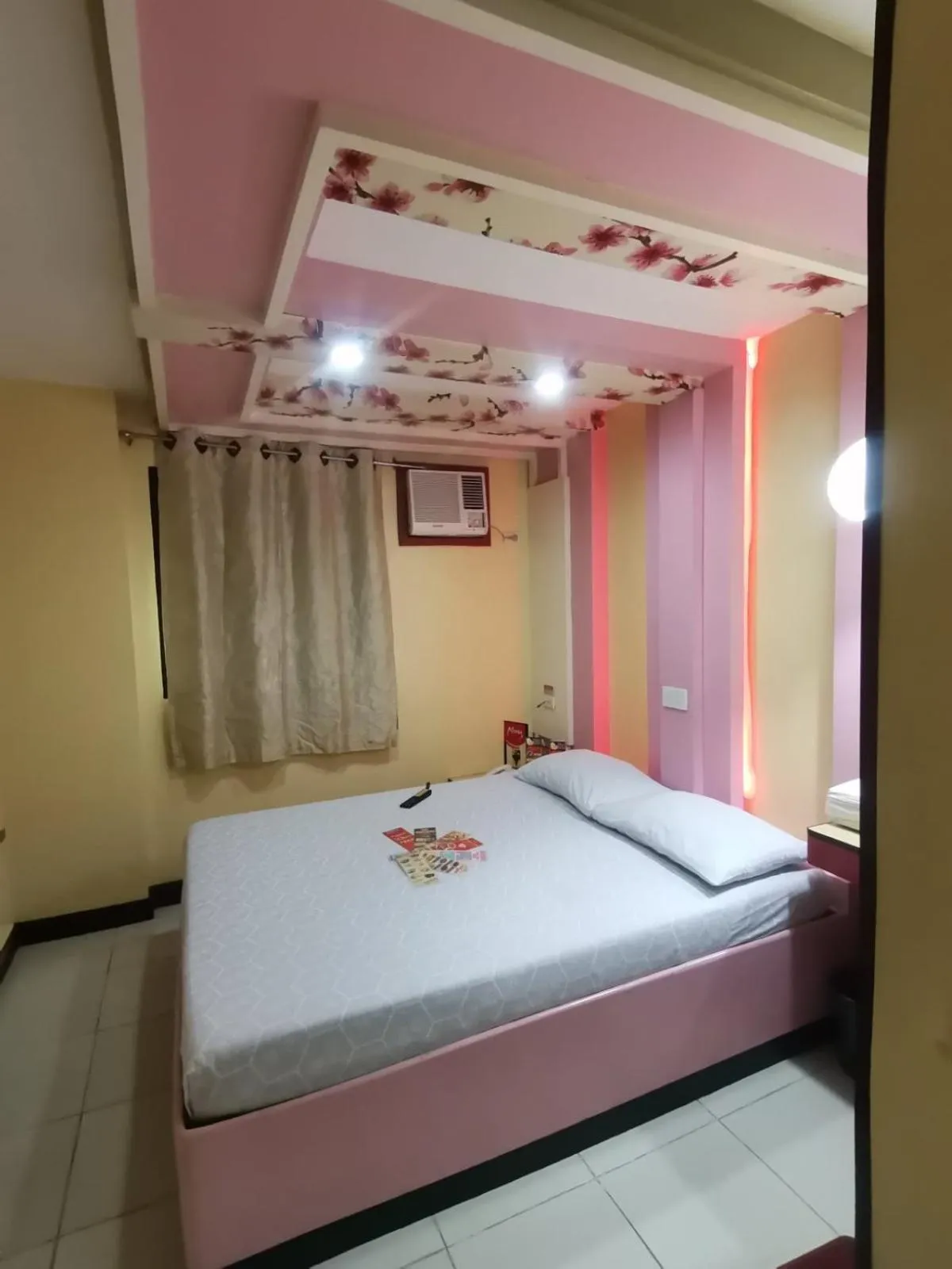 Bed in Hotel Sogo Alabang Southroad