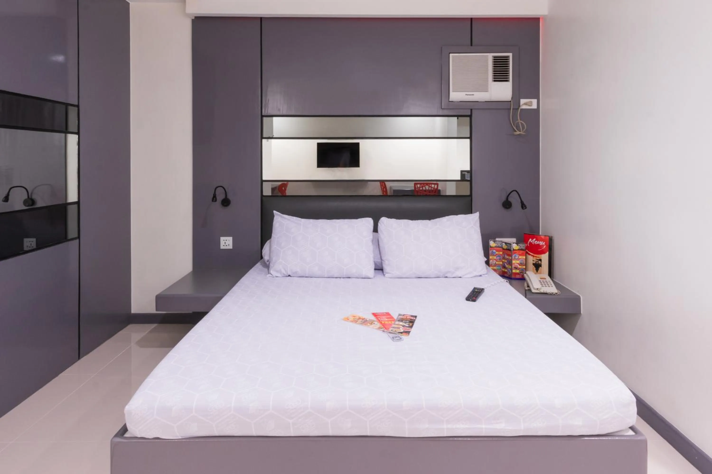 Bedroom, Bed in Hotel Sogo Guadalupe