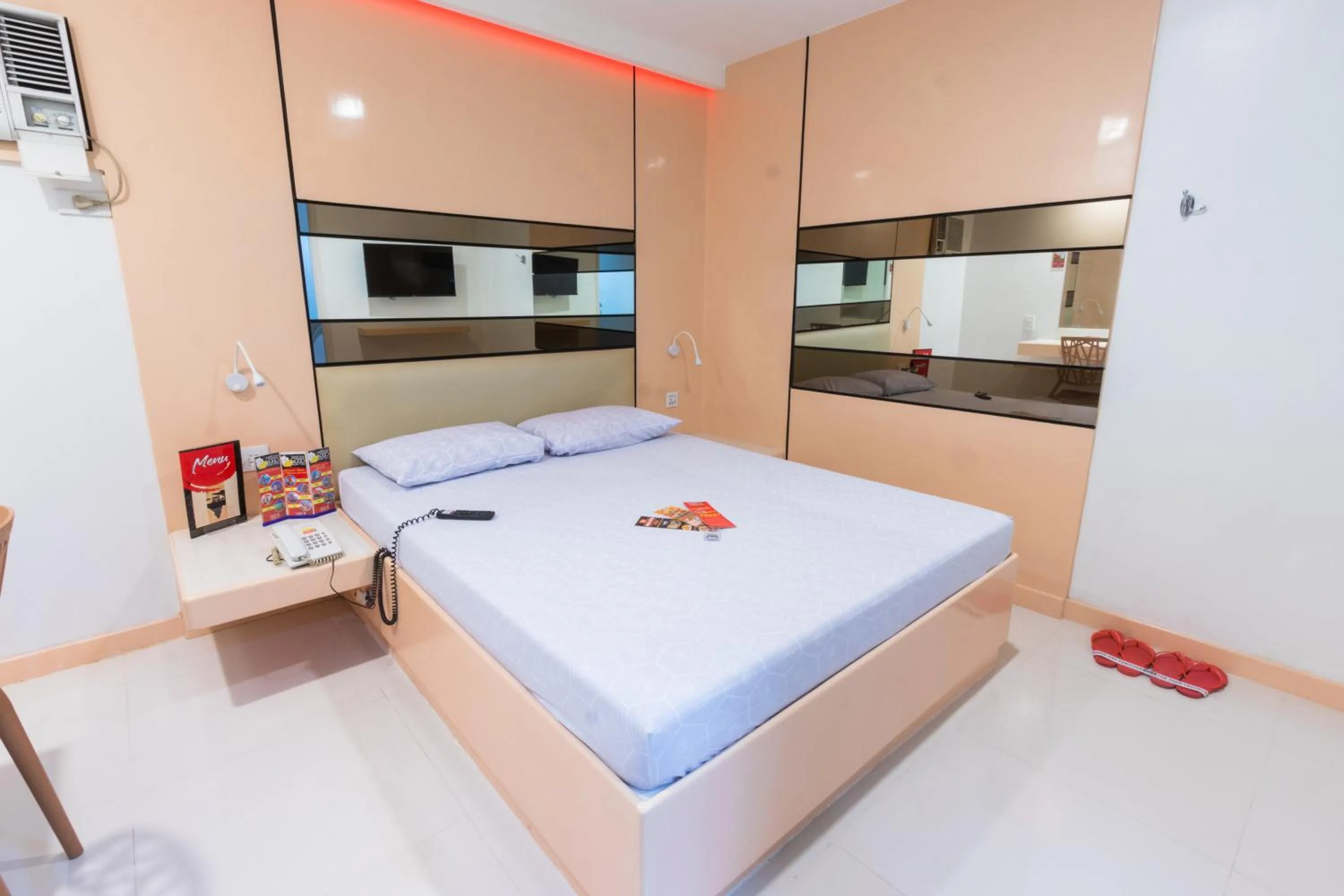 Photo of the whole room, Bed in Hotel Sogo Guadalupe