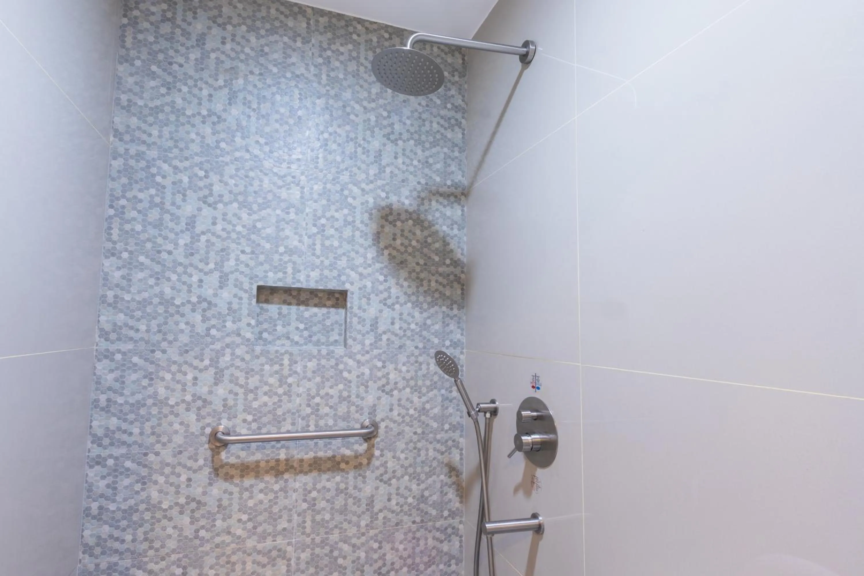 Shower in Hotel Sogo Guadalupe