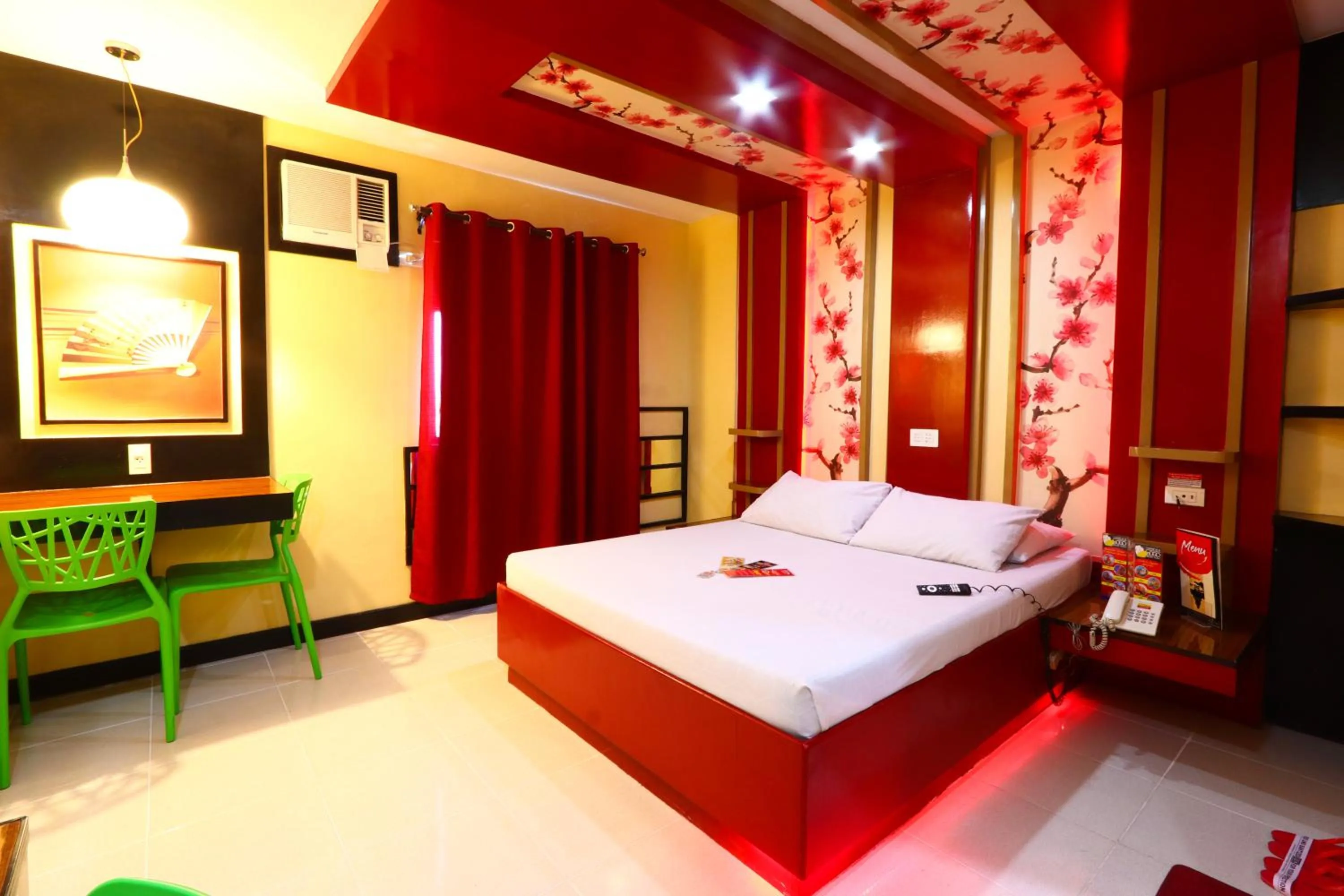 Bedroom, Bed in Hotel Sogo Makati Avenue