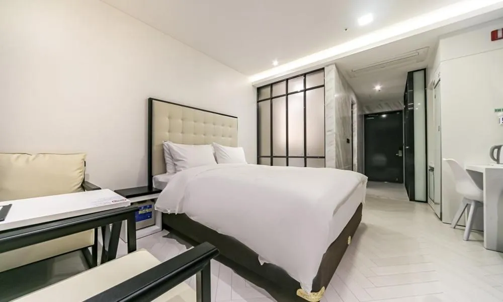 Bed in Daegu Dongseongro Hotel Labella
