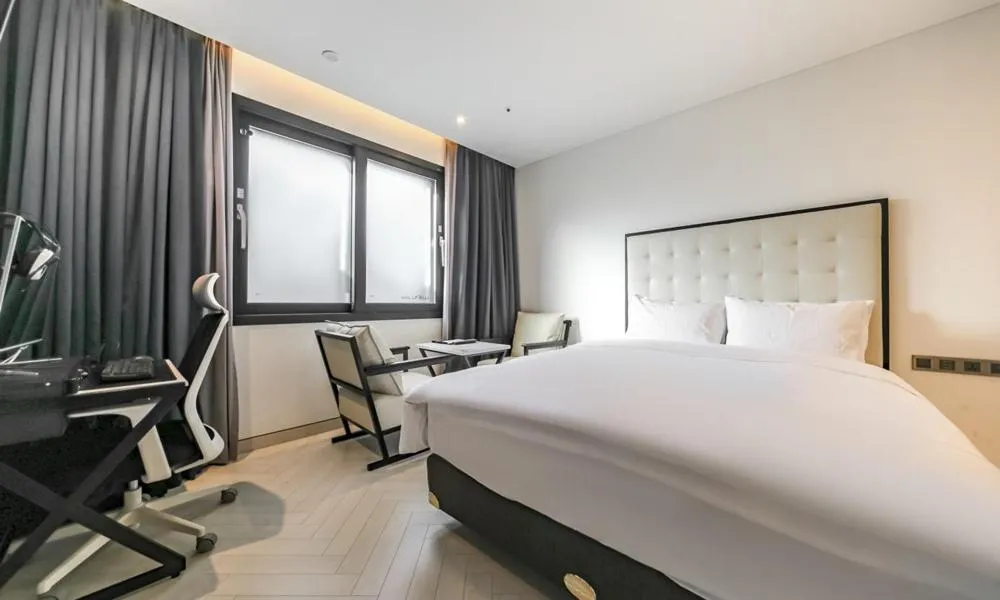 Bed in Daegu Dongseongro Hotel Labella