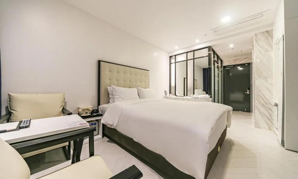 Bed in Daegu Dongseongro Hotel Labella