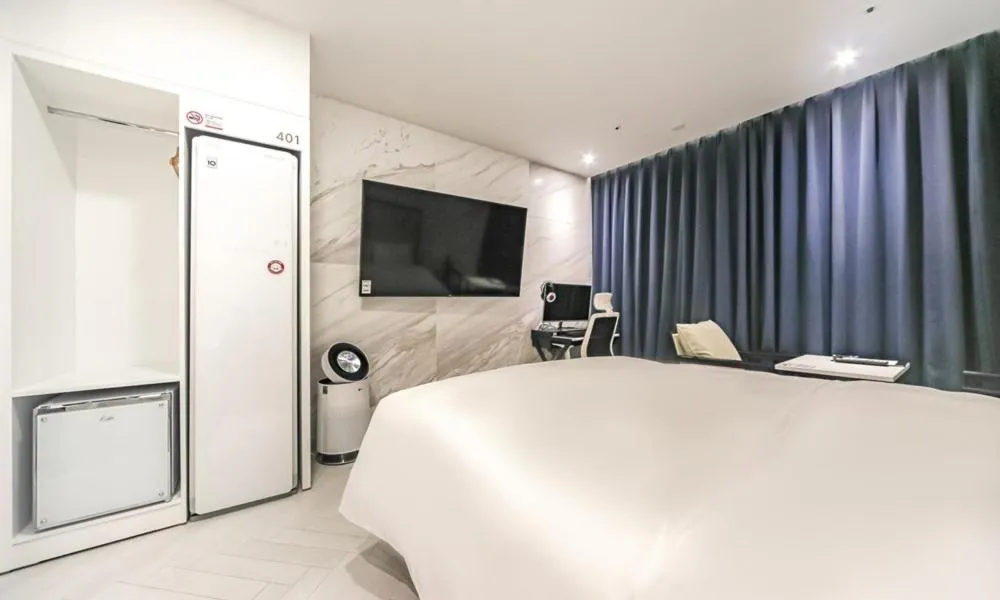 Bed in Daegu Dongseongro Hotel Labella