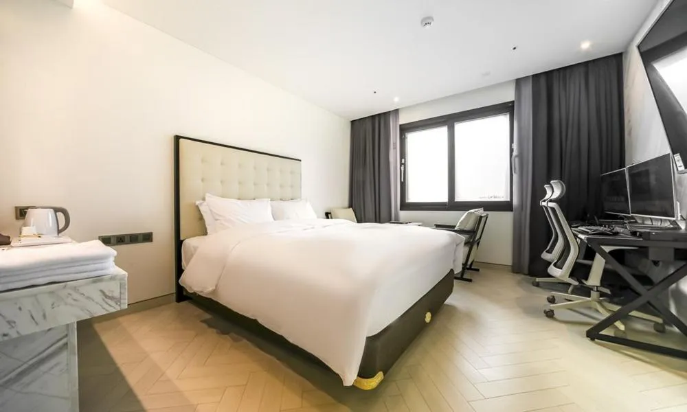 Bed in Daegu Dongseongro Hotel Labella