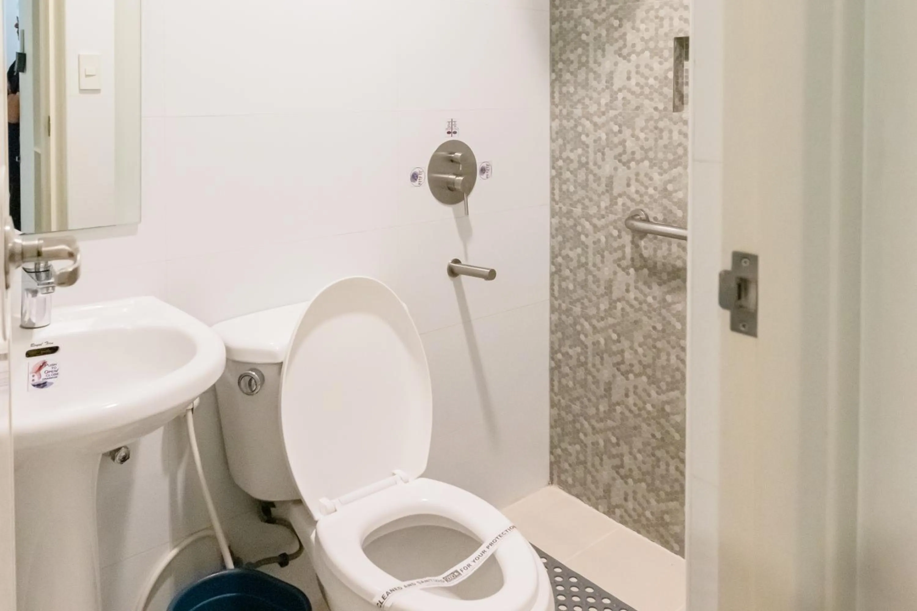 Bathroom in Hotel Sogo Novaliches