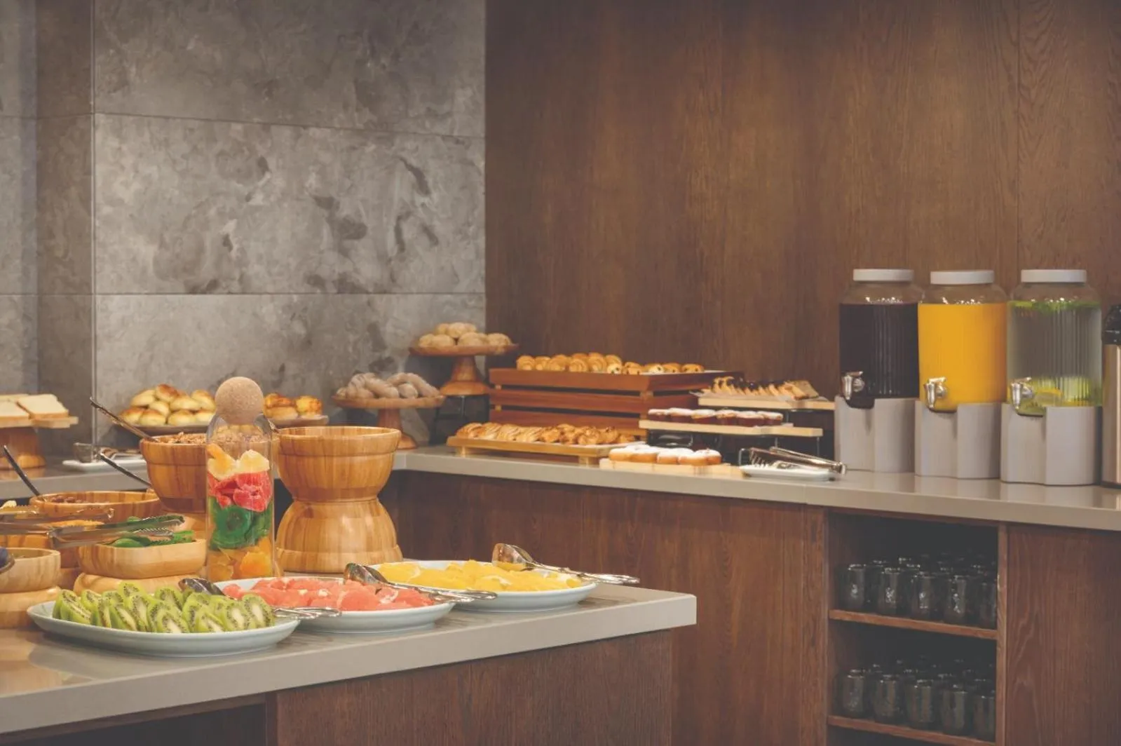 Breakfast in Sunshine Residence & Hotel