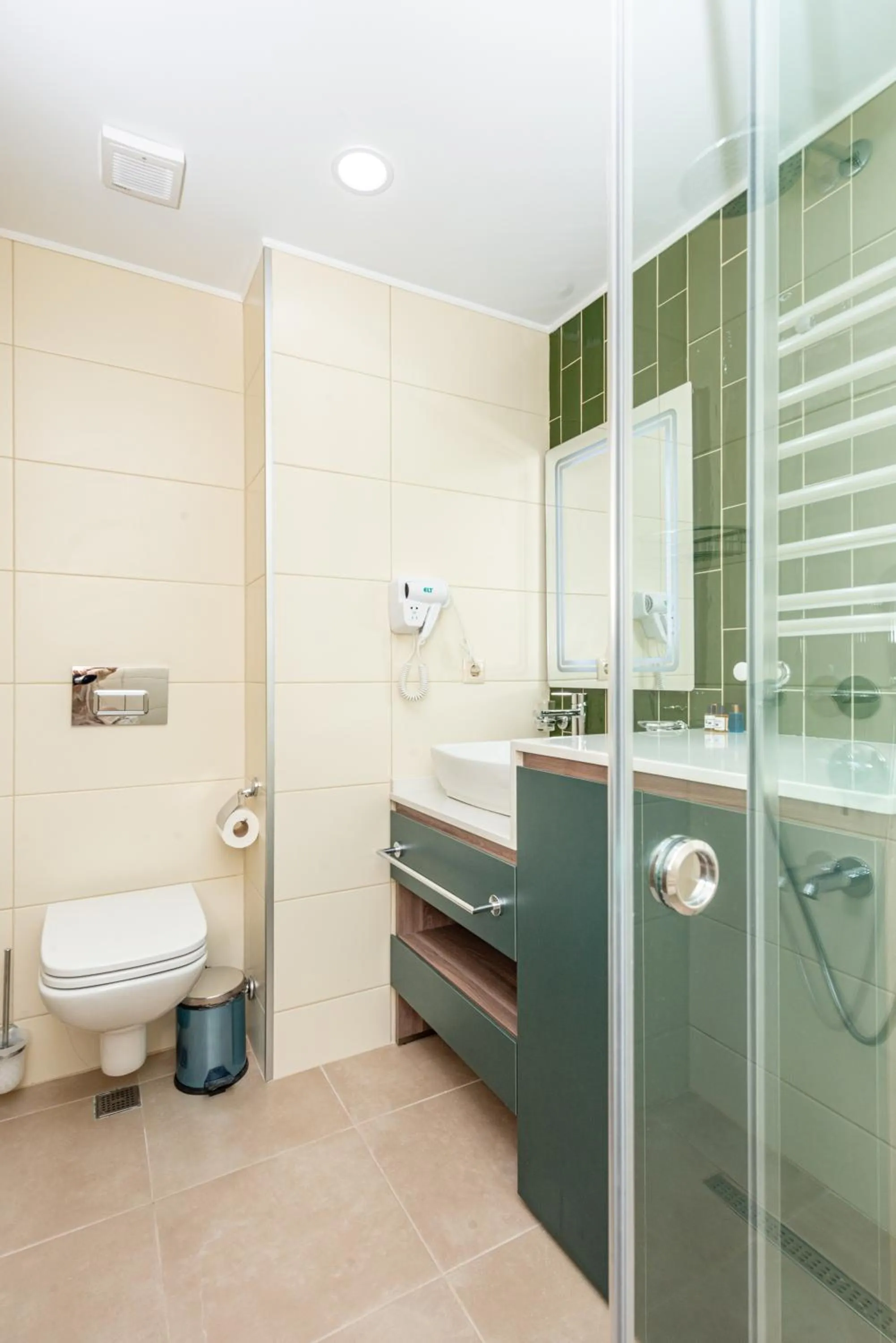 Shower in Sunshine Residence & Hotel