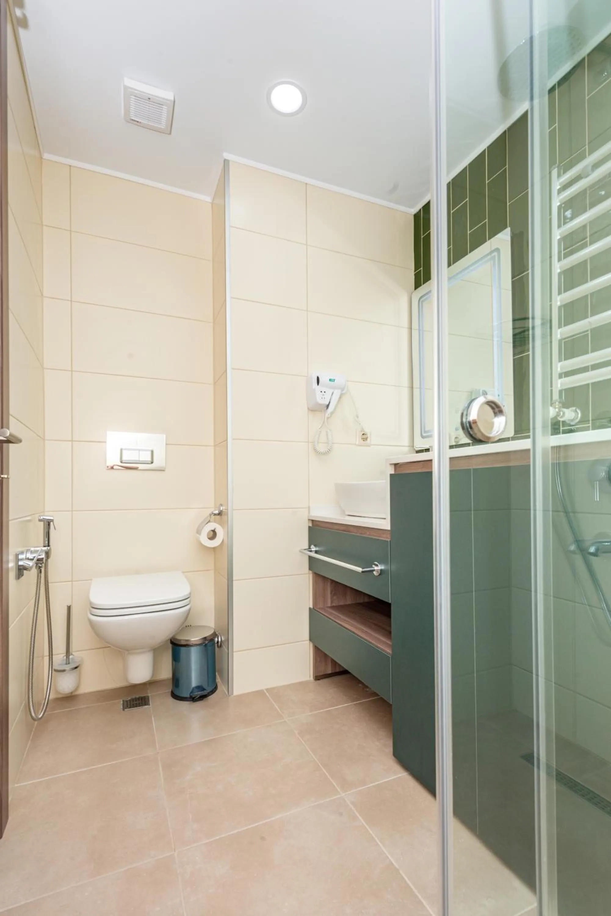 Toilet in Sunshine Residence & Hotel