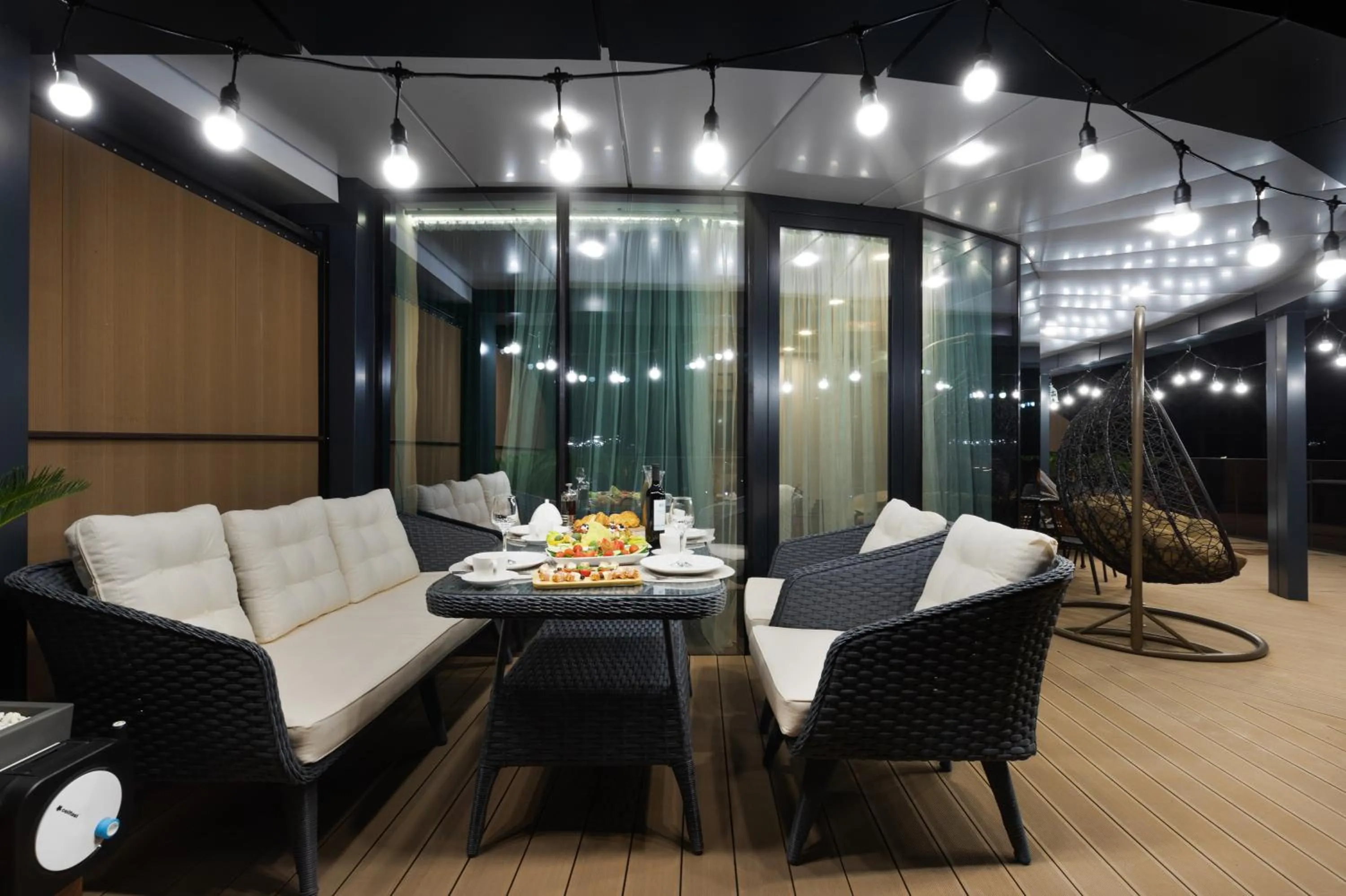 Night in Sunshine Residence & Hotel