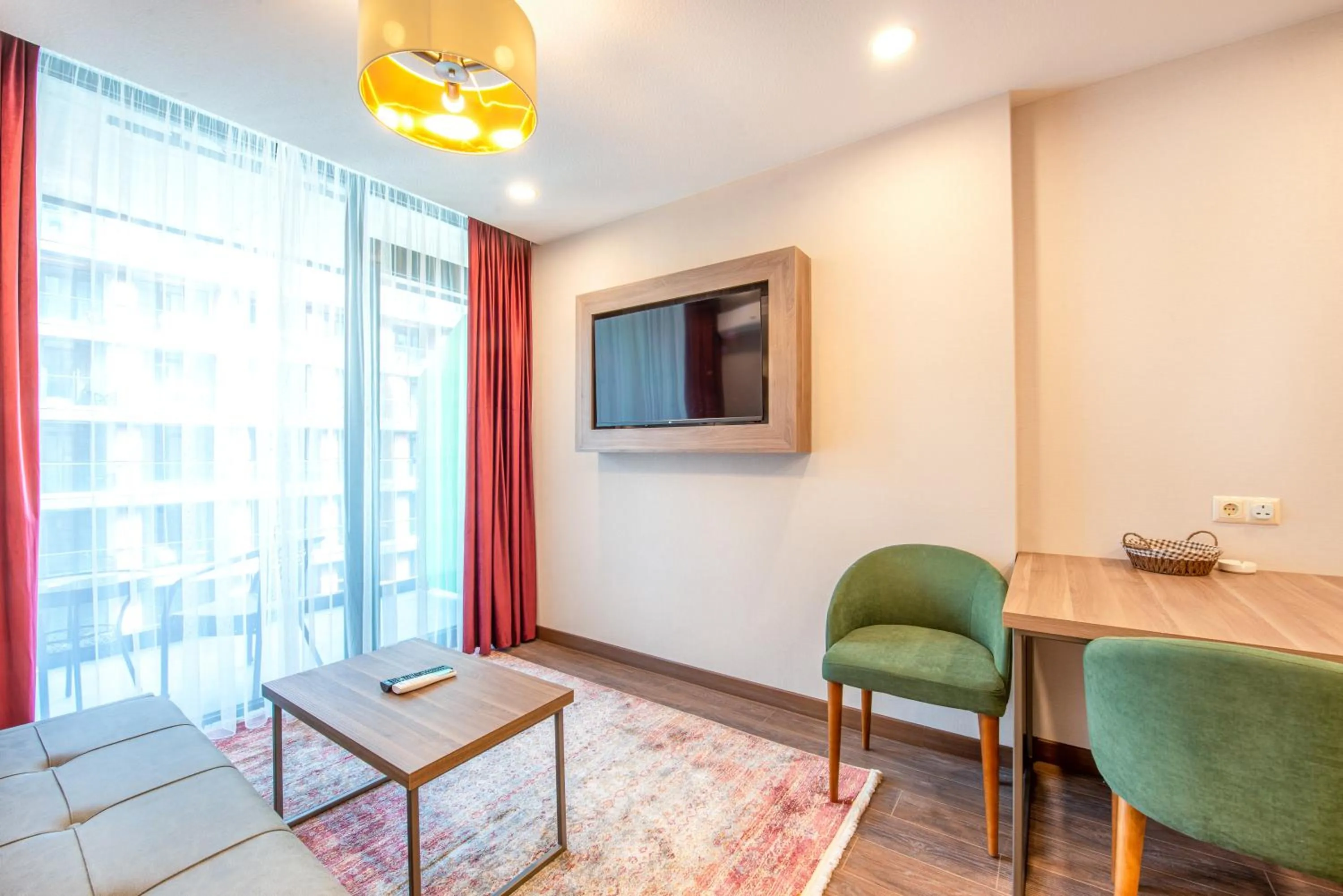 TV and multimedia in Sunshine Residence & Hotel