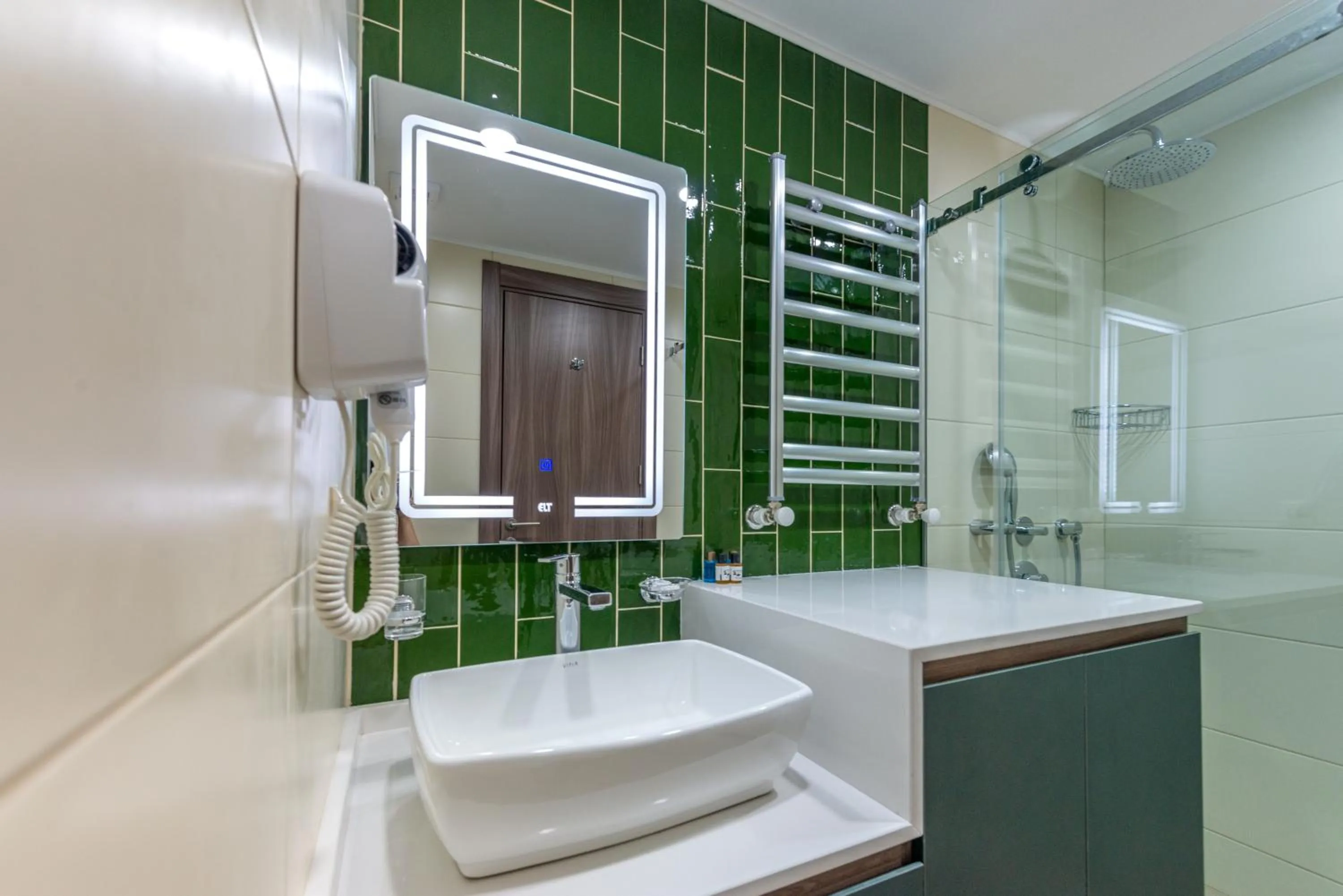 Shower in Sunshine Residence & Hotel