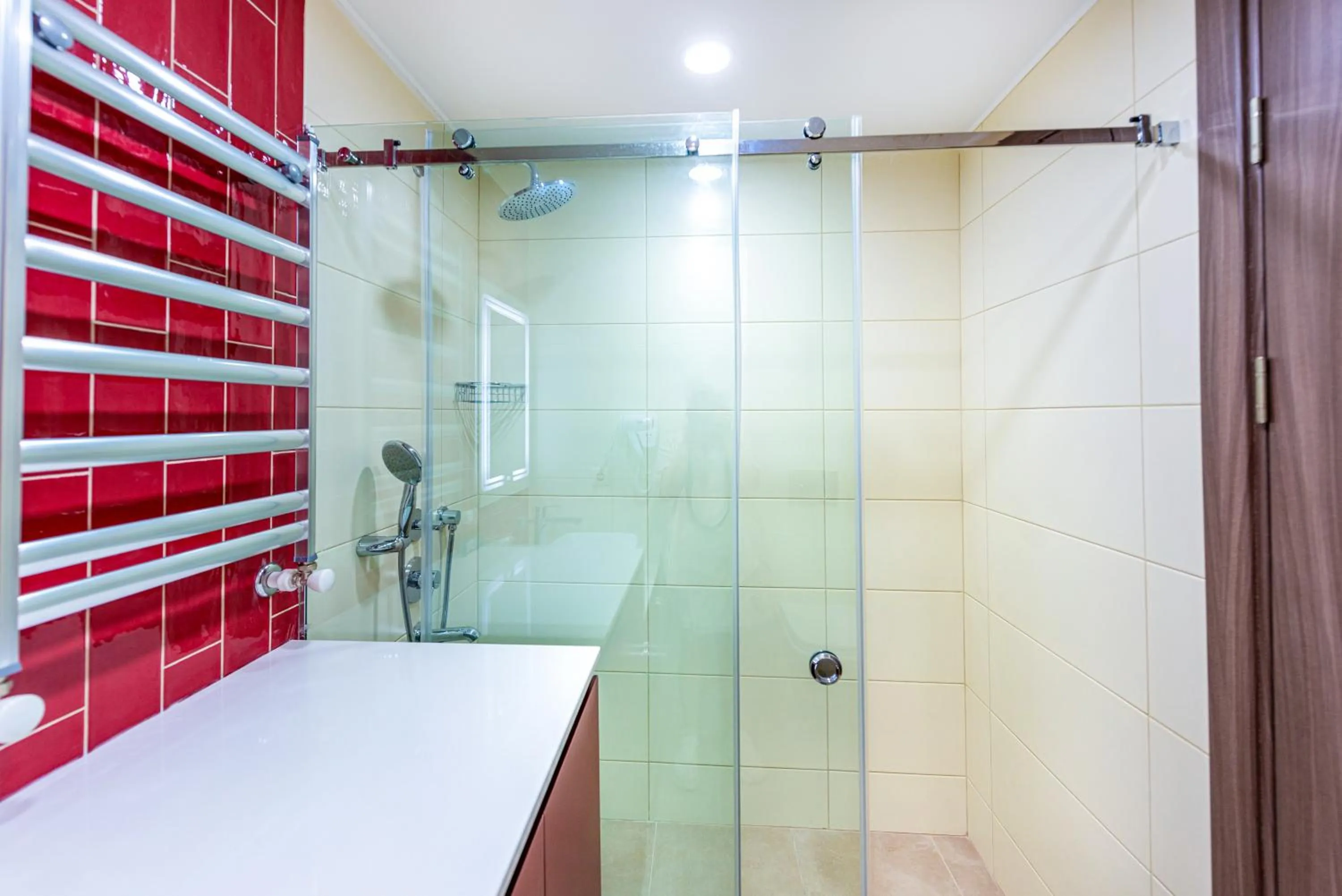 Shower in Sunshine Residence & Hotel