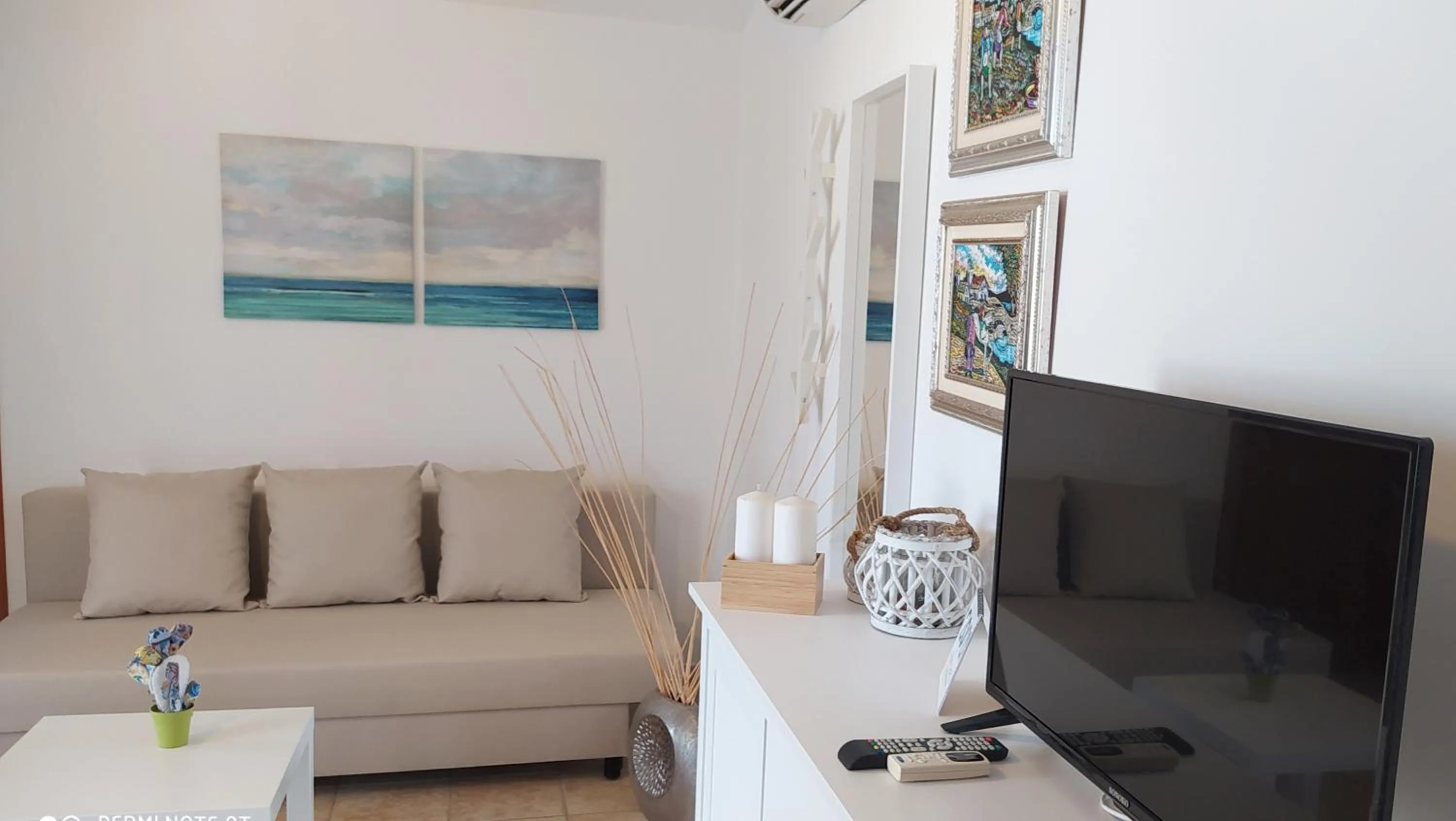 TV and multimedia in IL MELOGRANO RESIDENCE MARZAMEMI