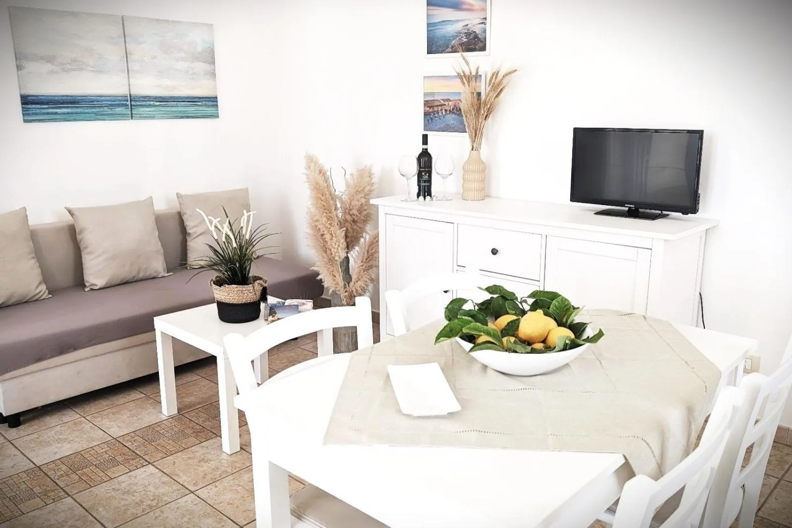 TV and multimedia in IL MELOGRANO RESIDENCE MARZAMEMI