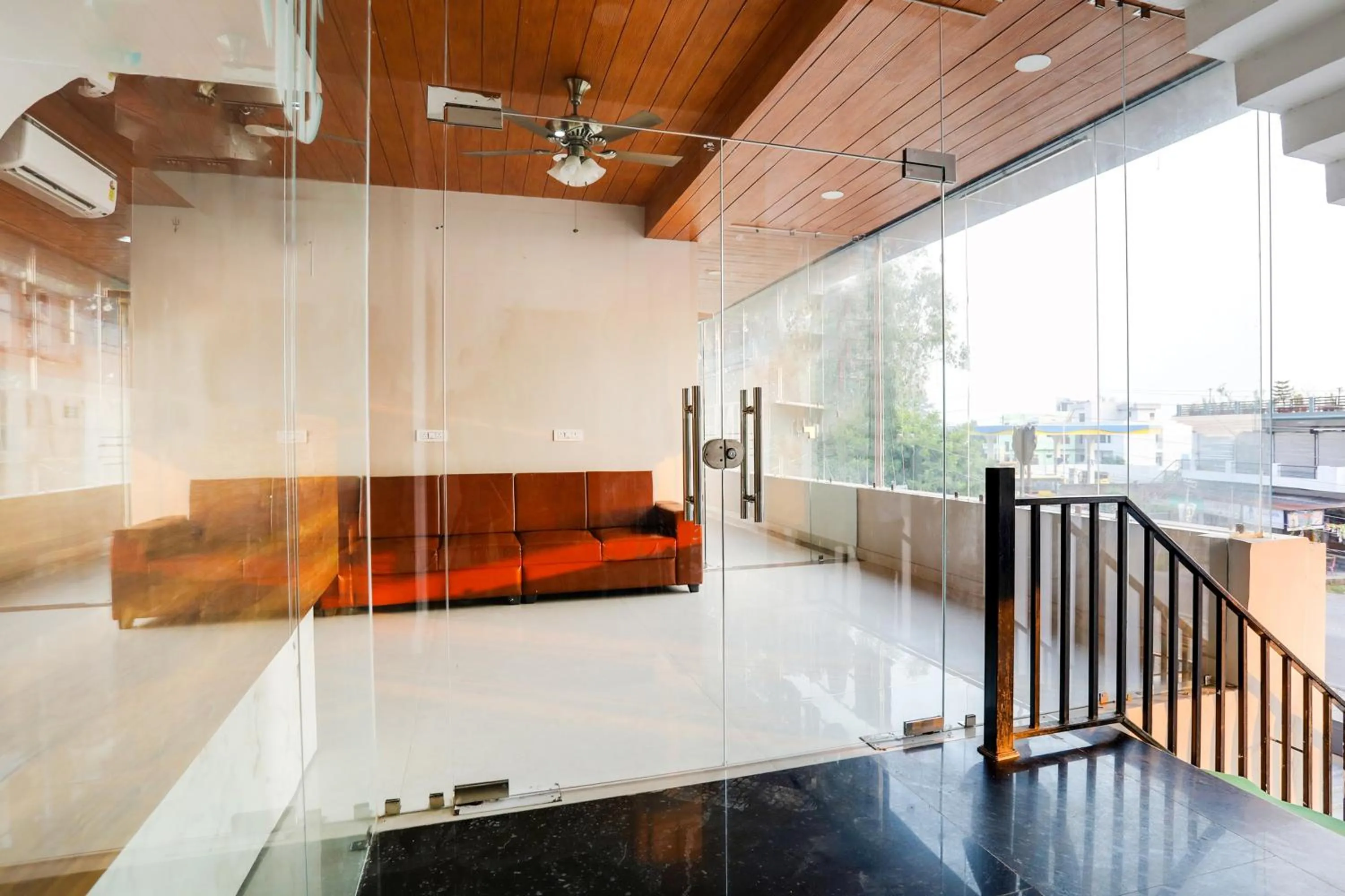 Facade/entrance in Super Townhouse Kathgharia Chowk