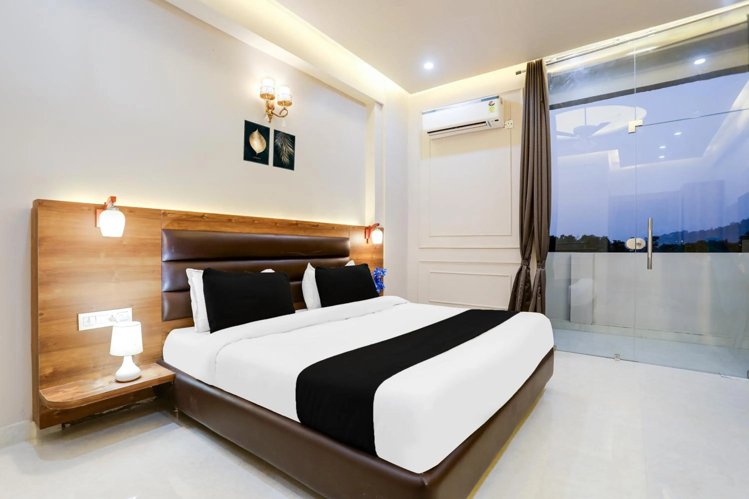 Bedroom, Bed in Super Townhouse Kathgharia Chowk