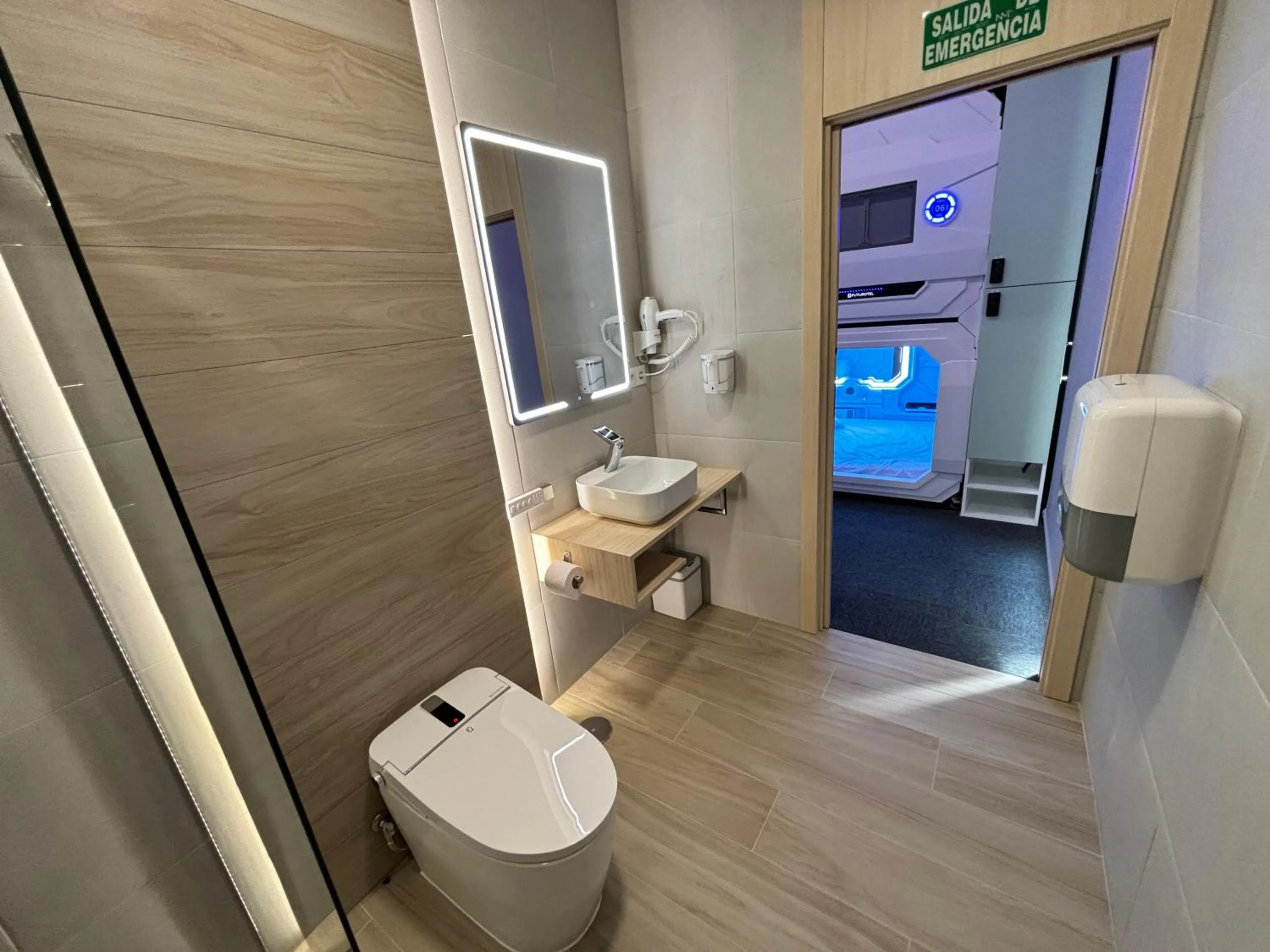 Toilet in Futurotel Sevilla