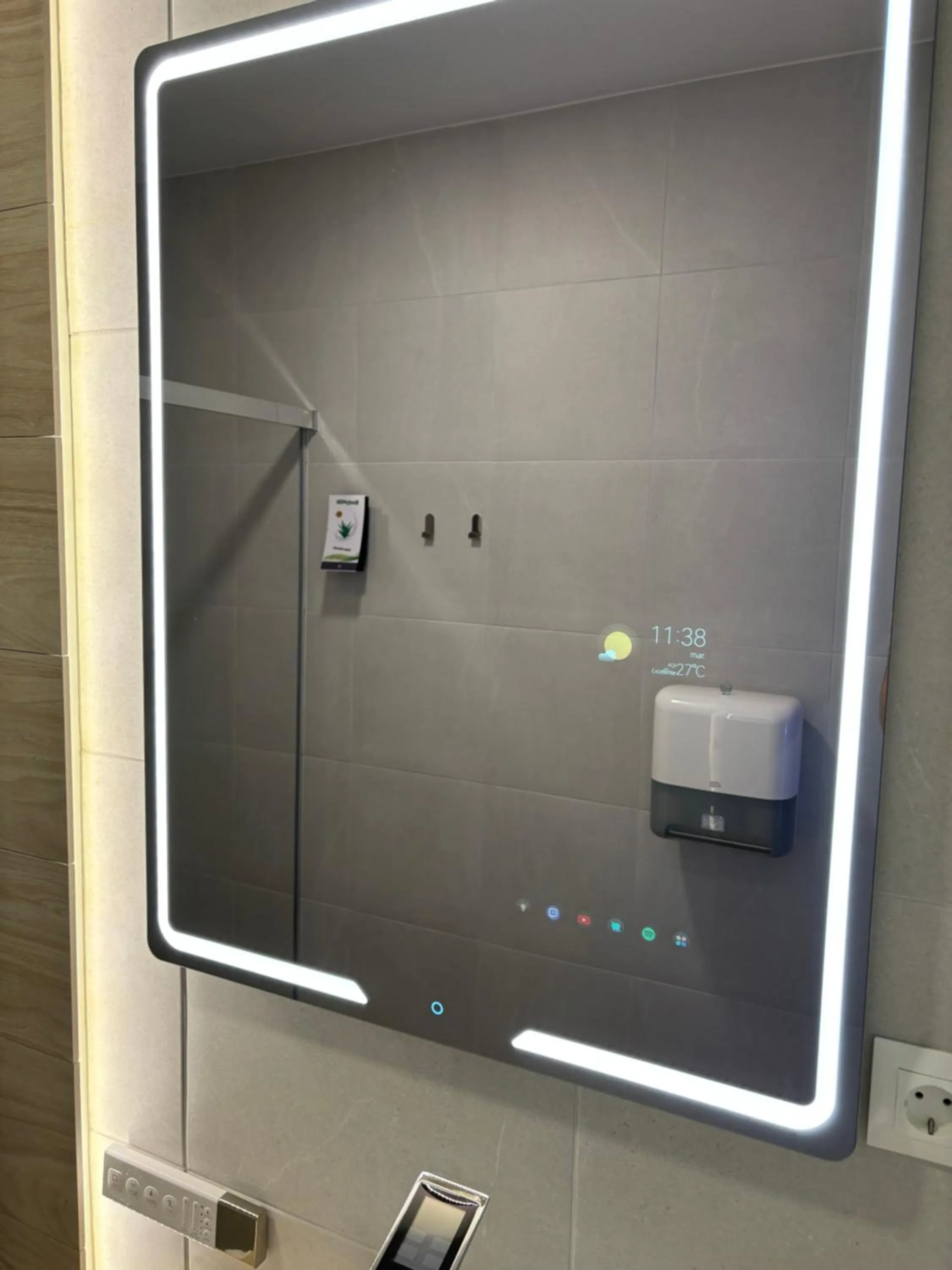 Shower in Futurotel Sevilla