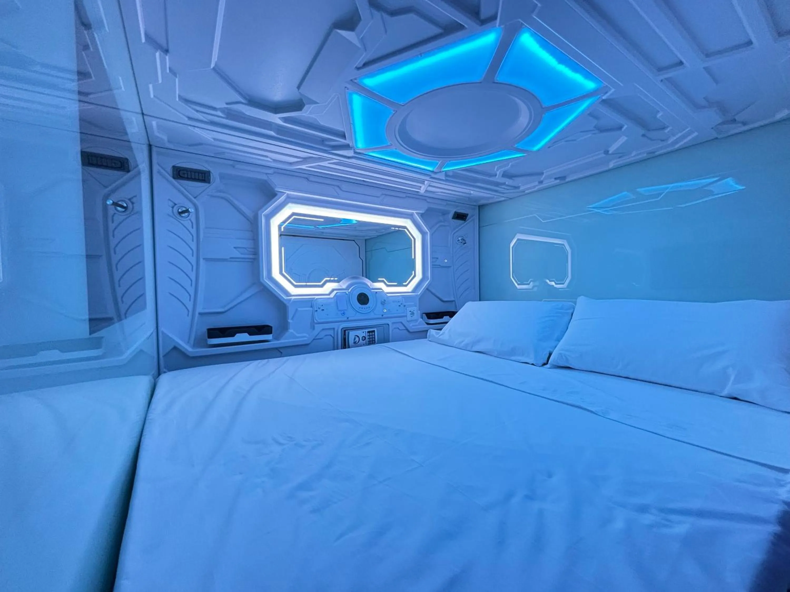 TV and multimedia, Bed in Futurotel Sevilla