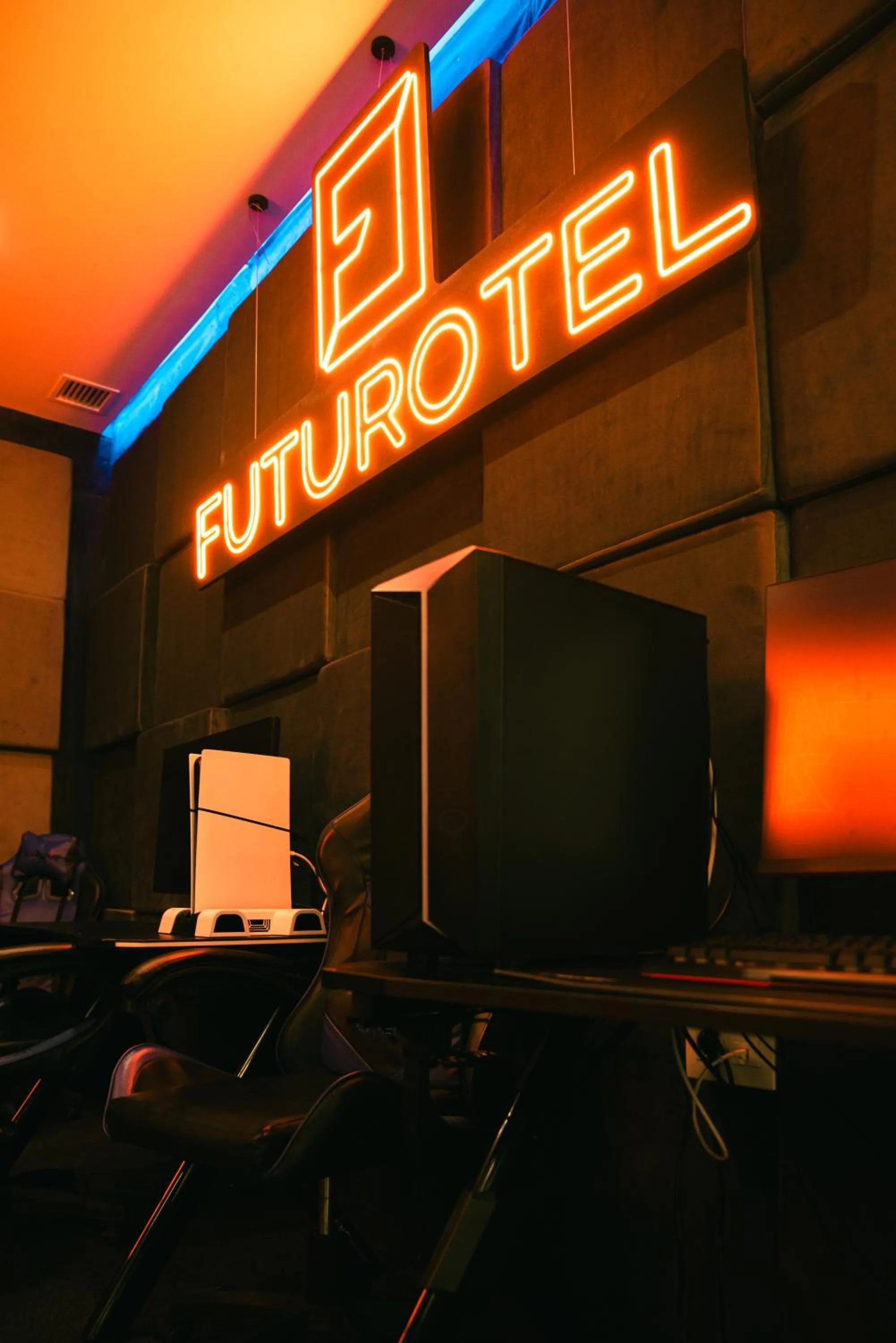 Communal lounge/ TV room in Futurotel Sevilla