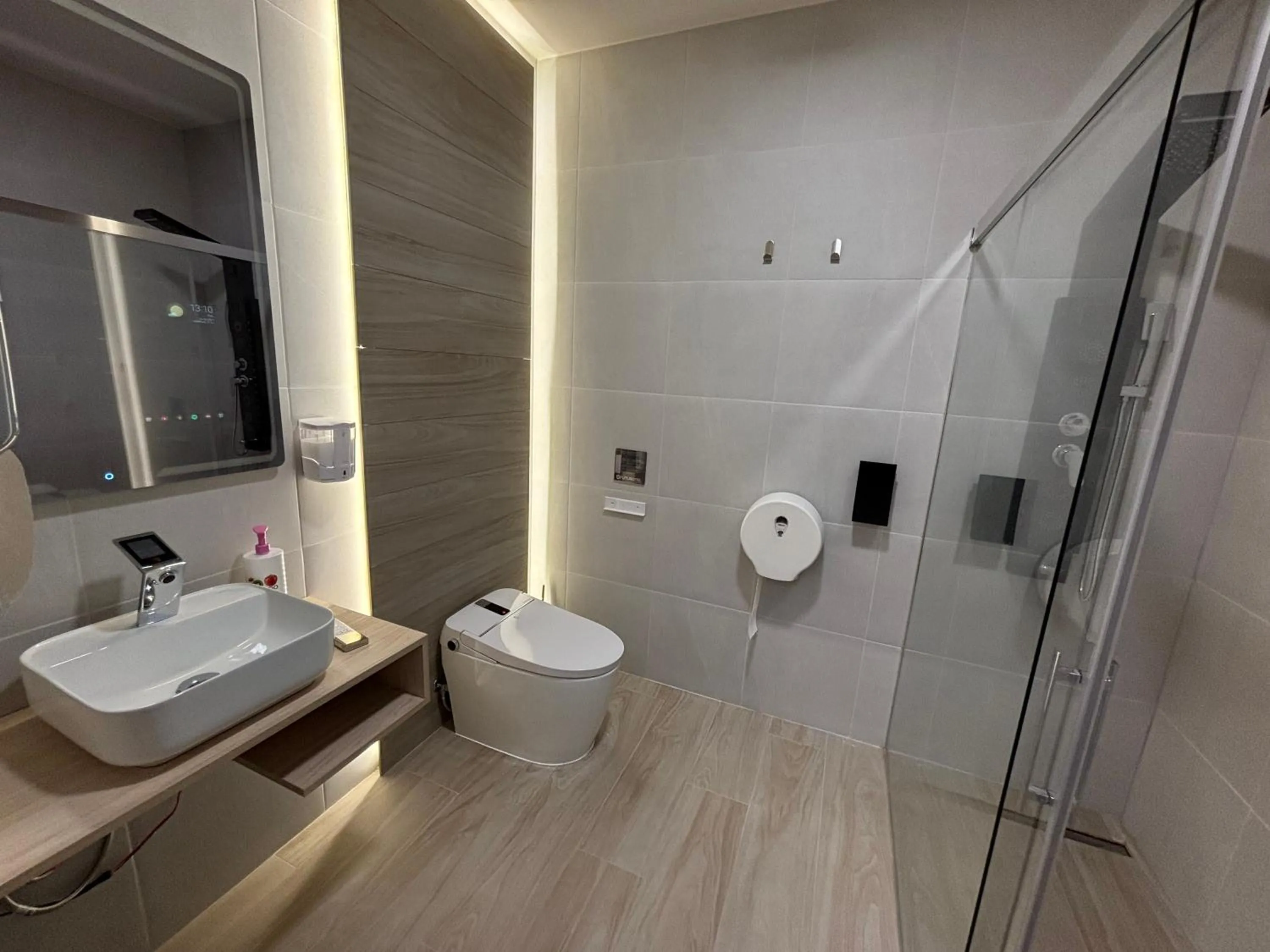 Shower in Futurotel Sevilla