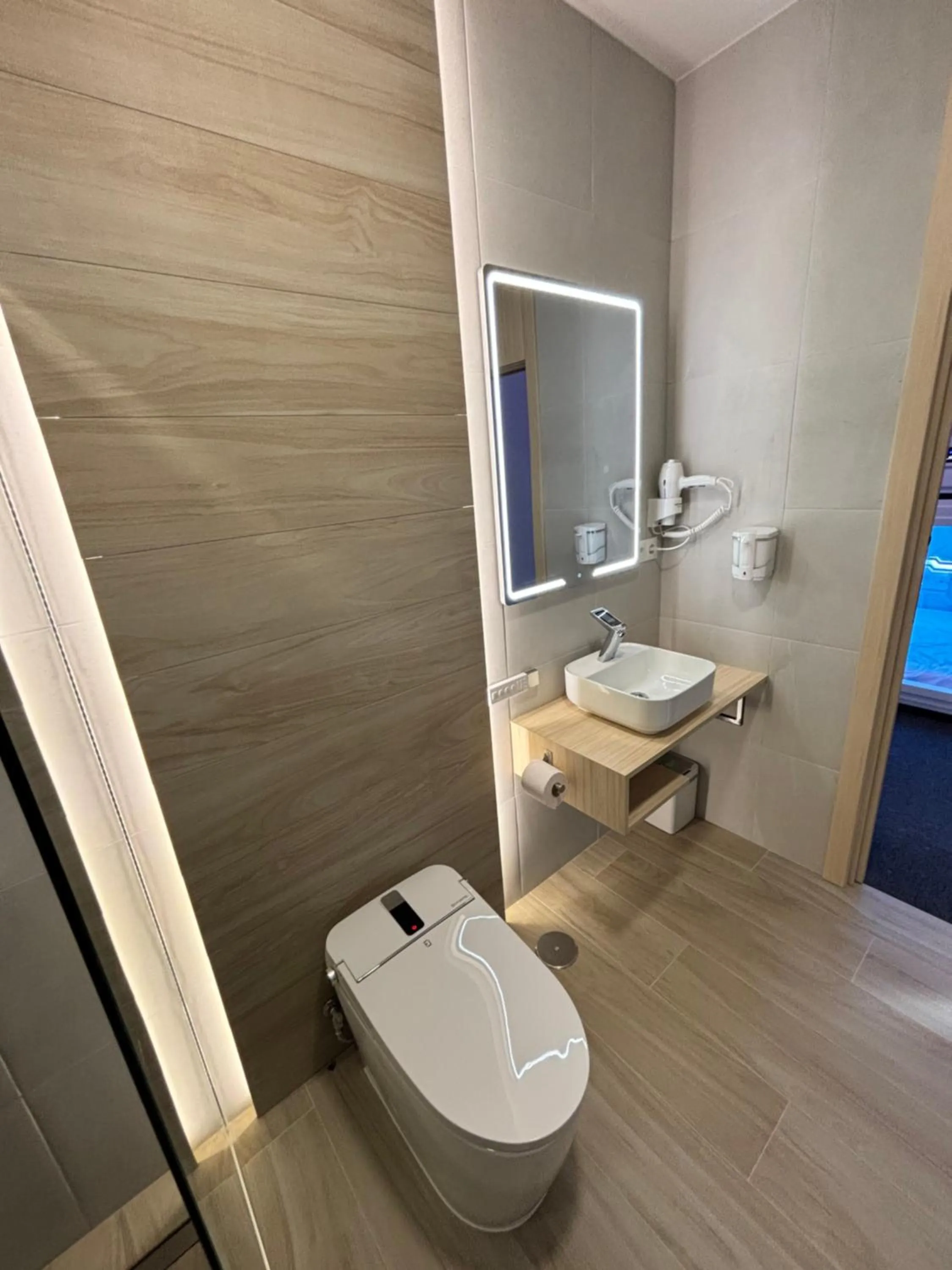 Toilet in Futurotel Sevilla