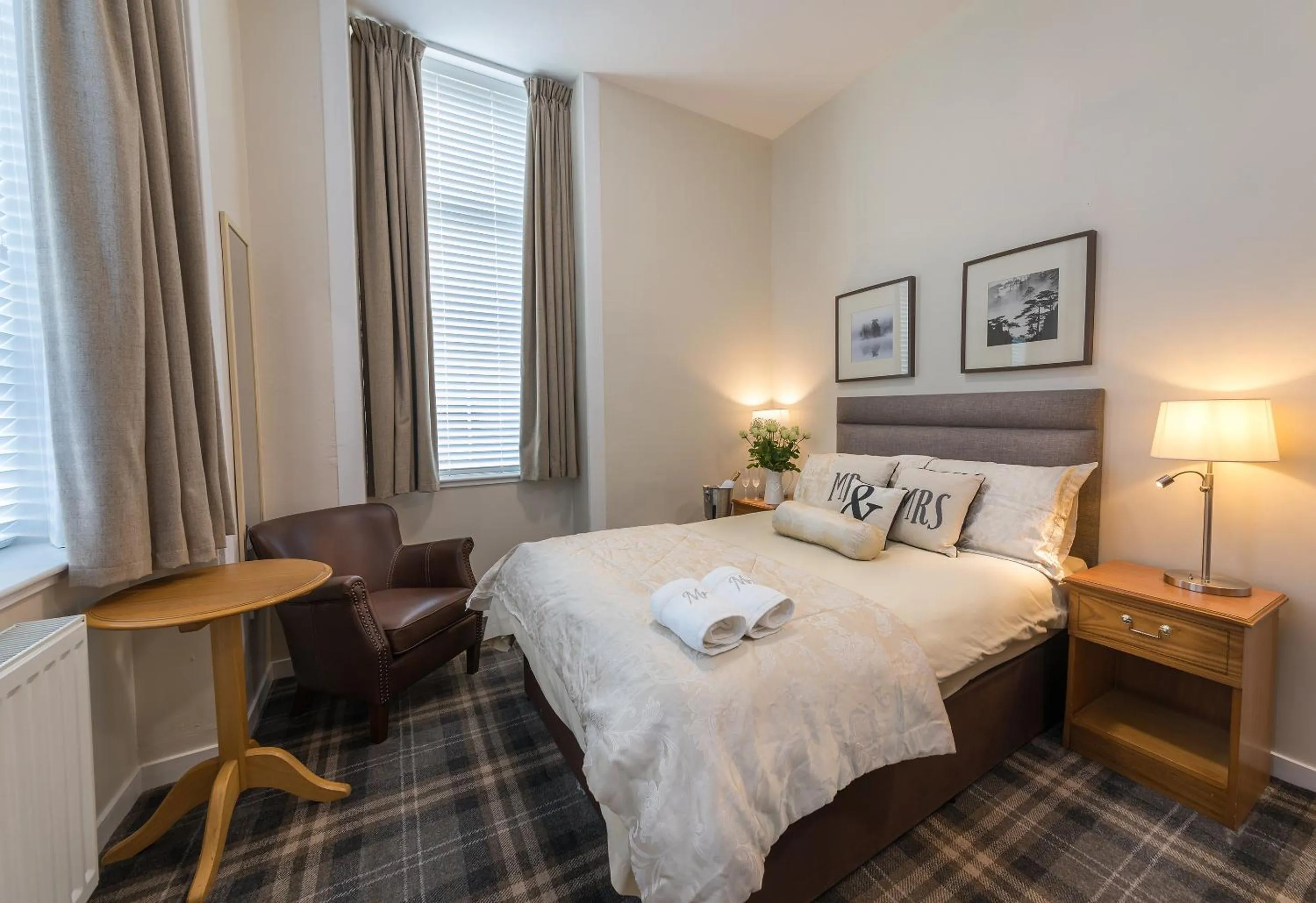 Bedroom, Bed in Castletown Hotel