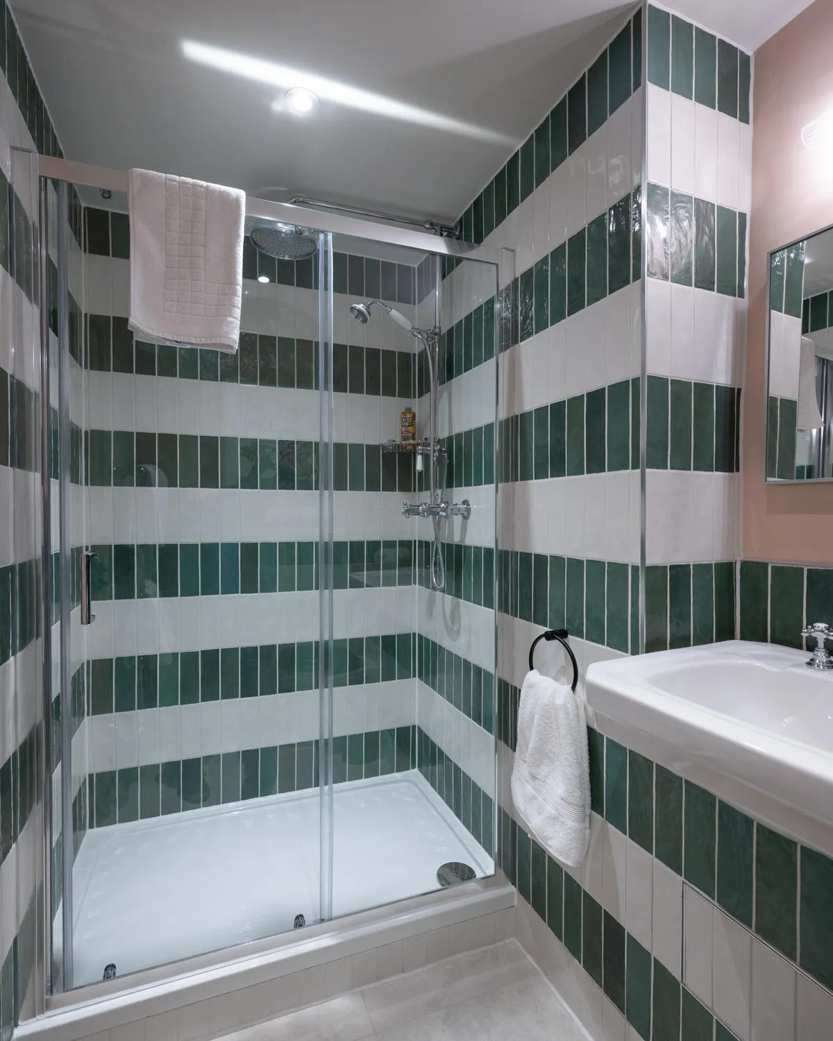 Bathroom in St Marys Gate Inn