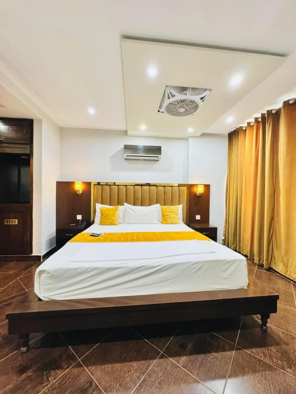 Bed in Bling International Hotel Multan