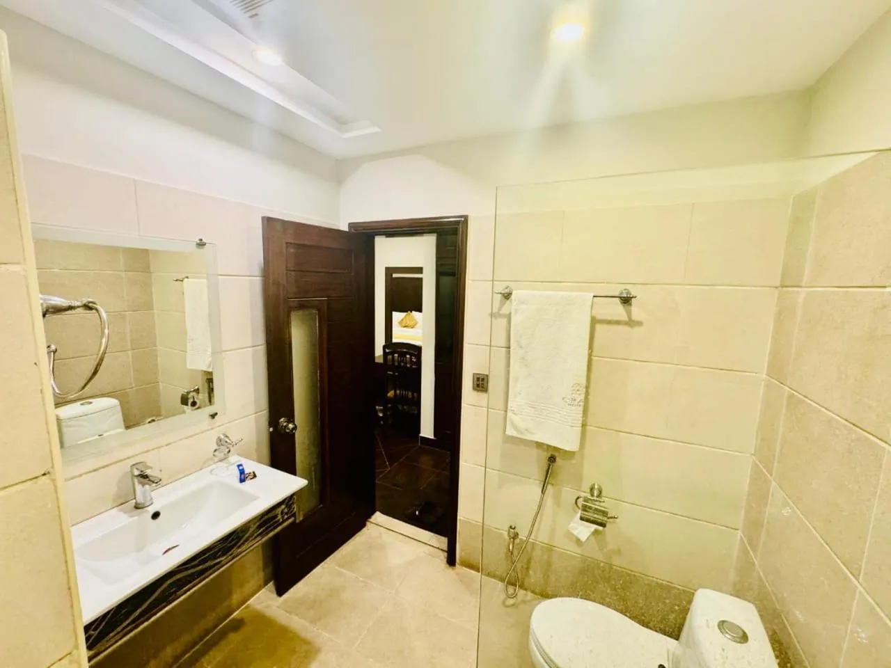 Bling International Hotel Multan