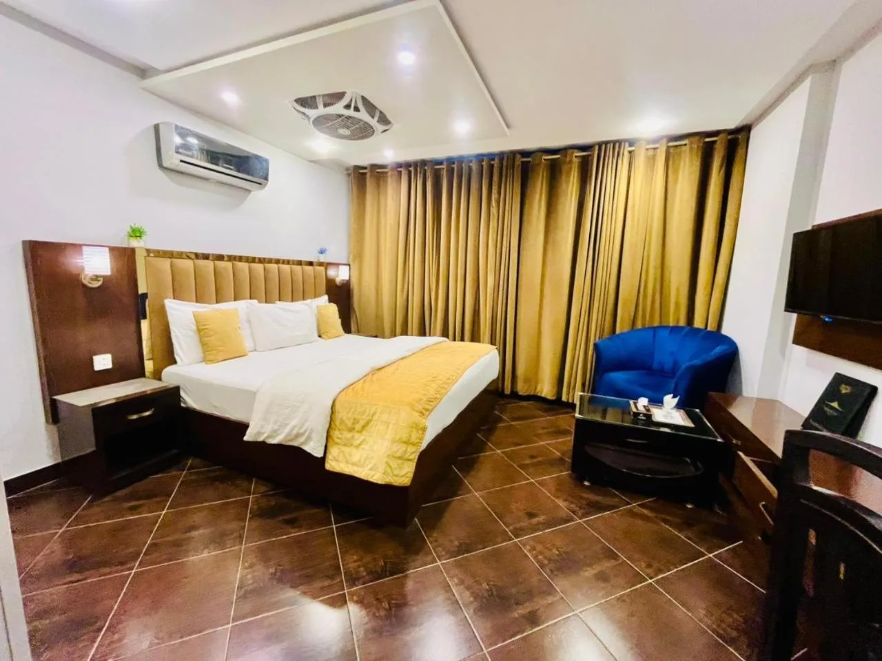 Bed in Bling International Hotel Multan