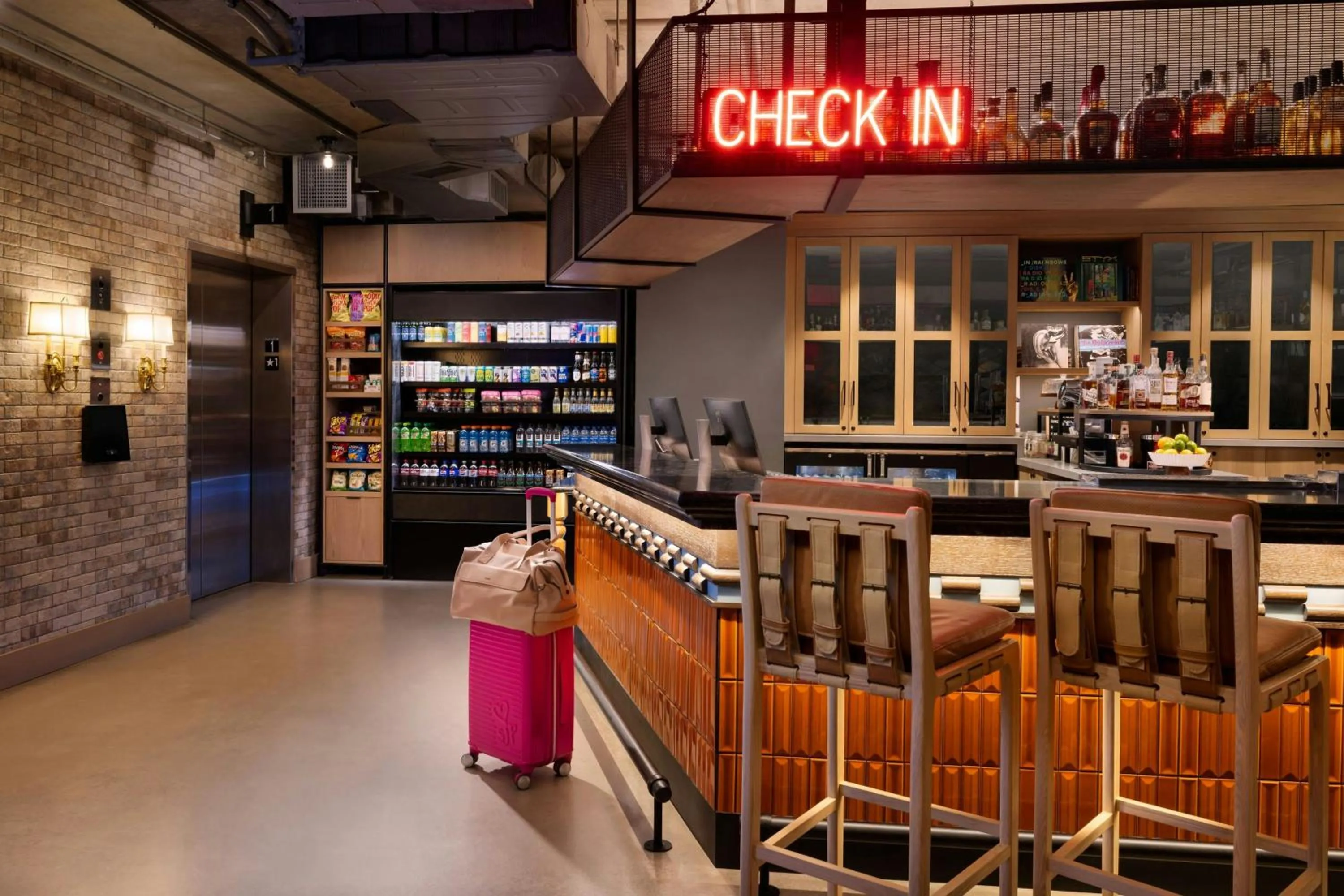 Lounge or bar in Moxy Asheville