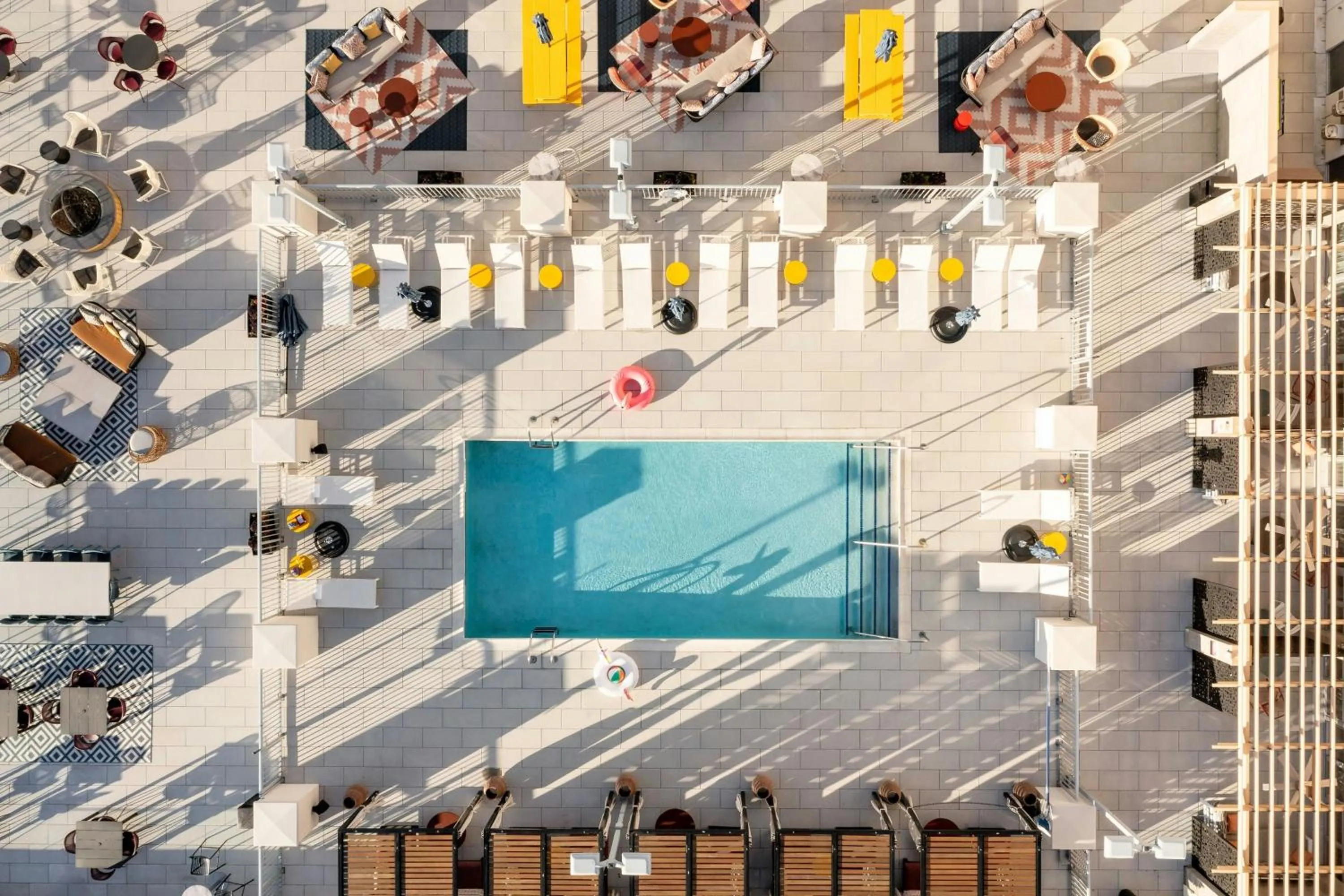 Swimming pool in Moxy Asheville