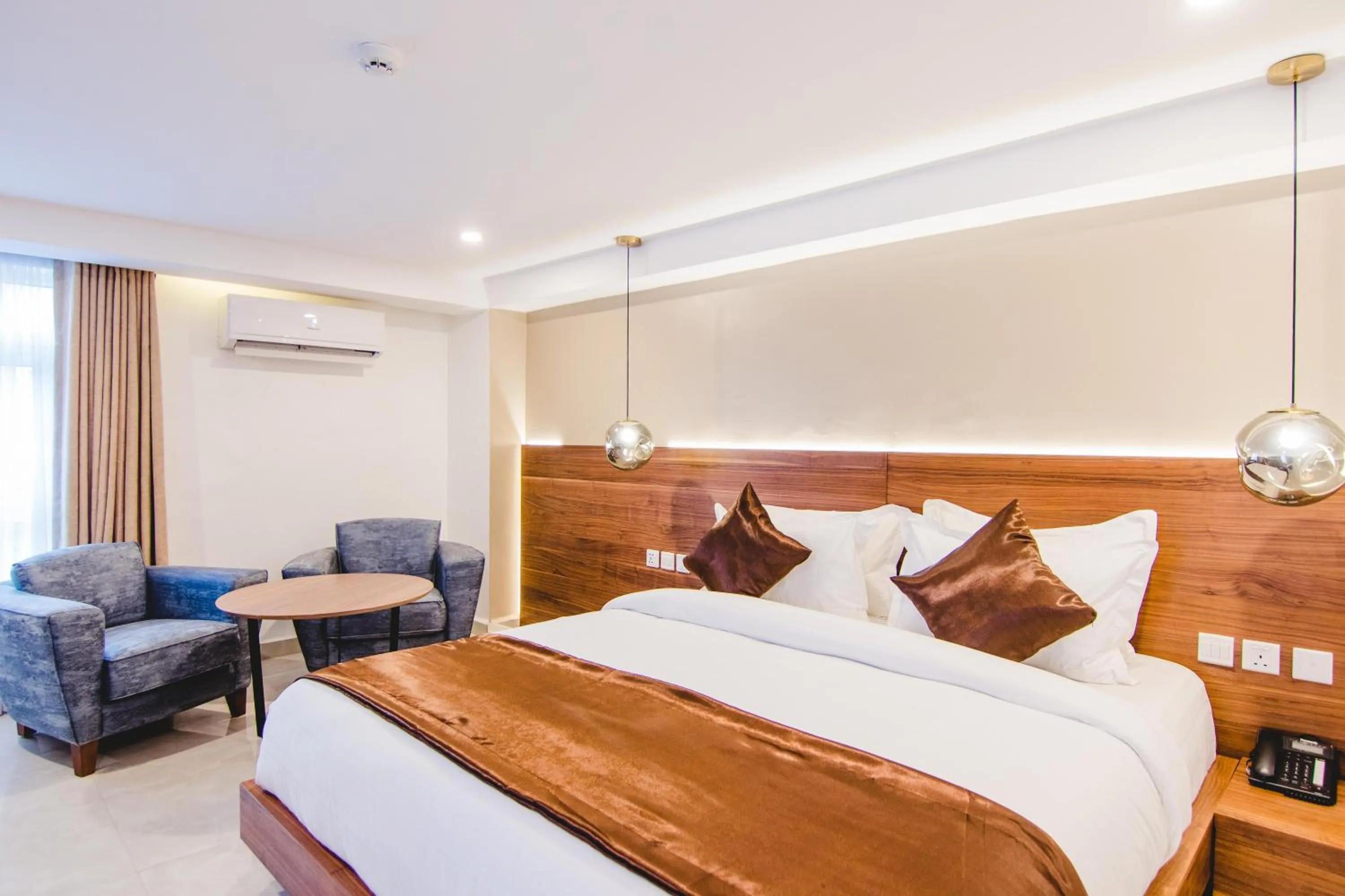 Bedroom, Bed in BON Hotel Imperial