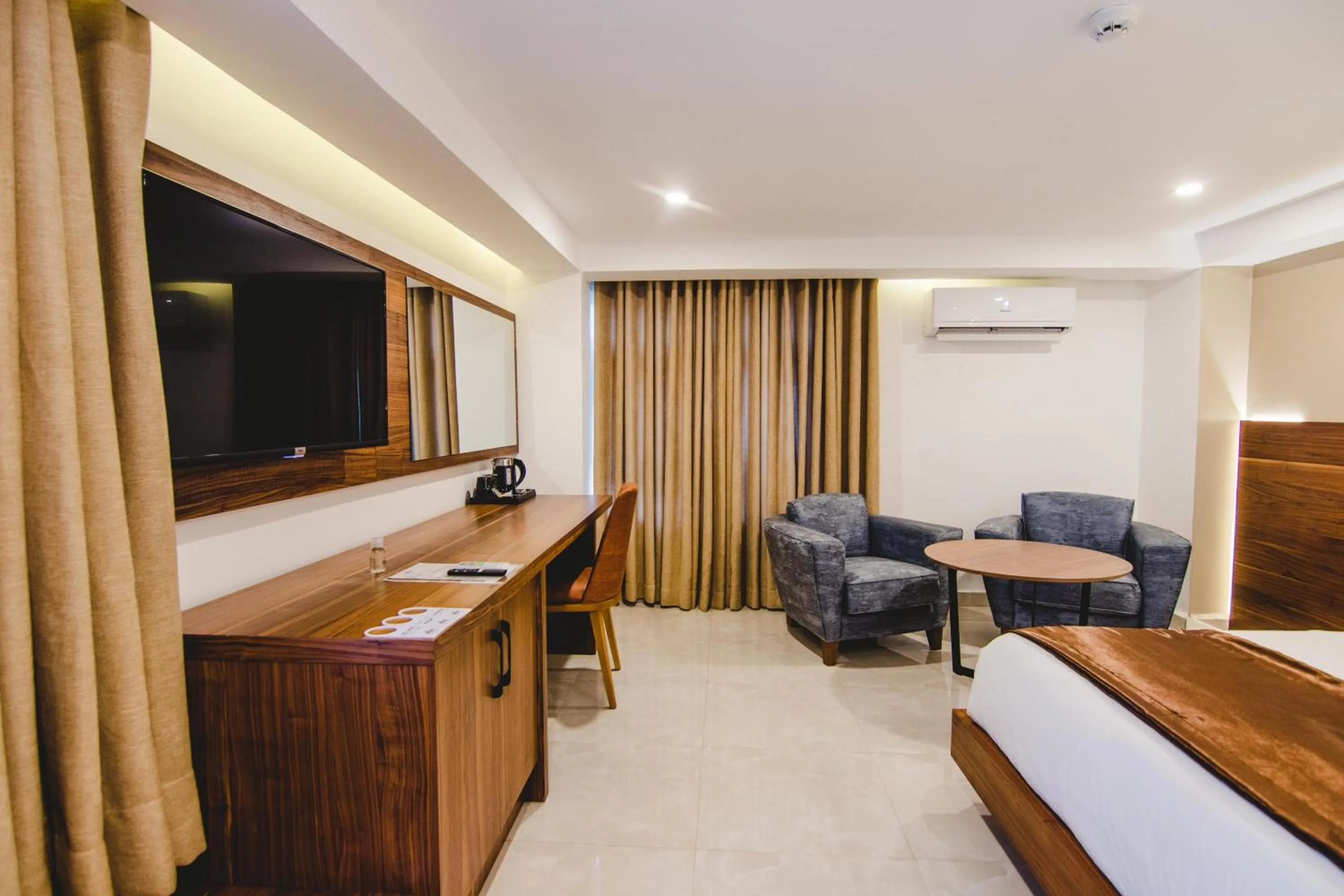 TV and multimedia in BON Hotel Imperial