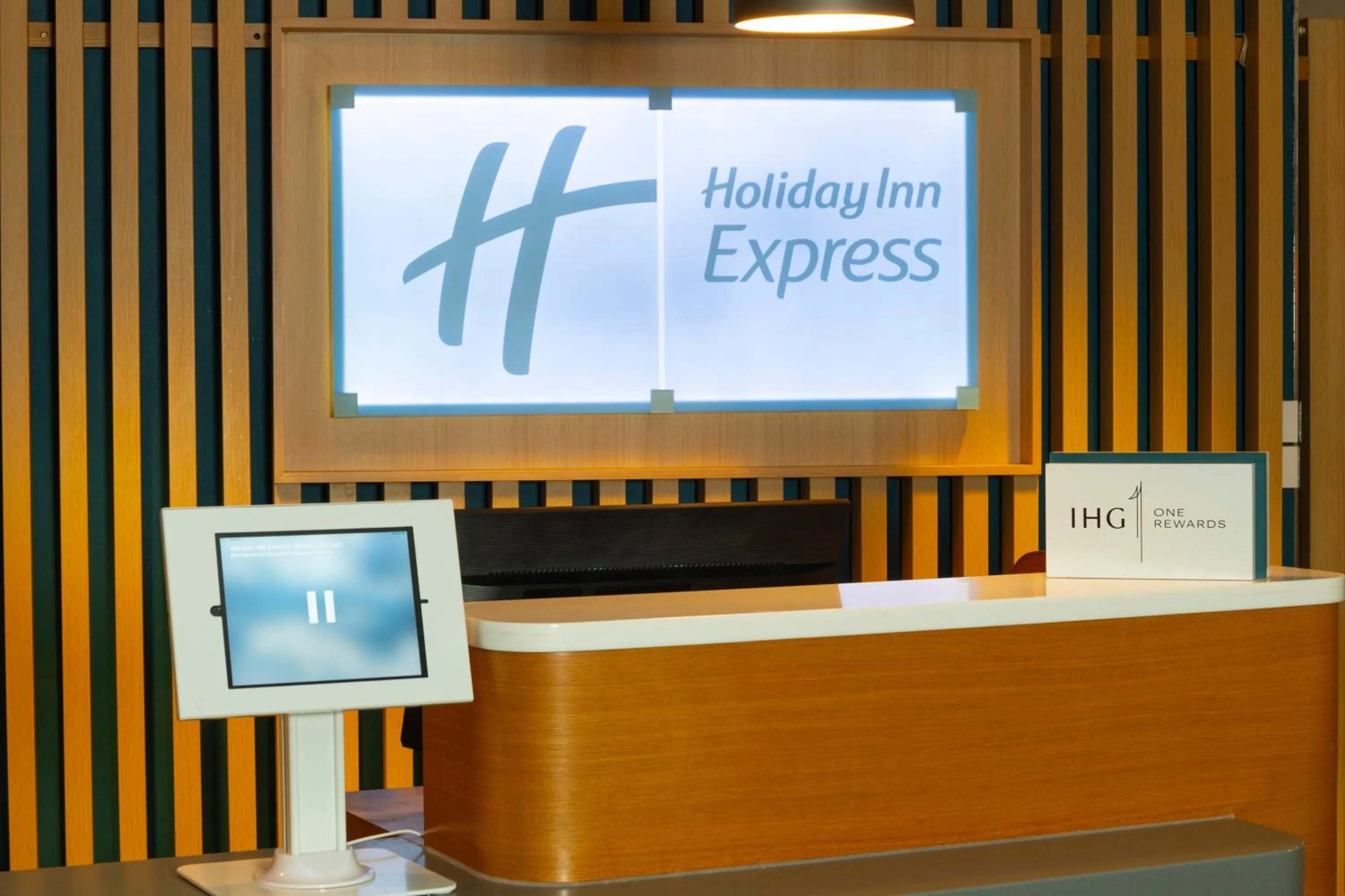 Lobby or reception in Holiday Inn Express Birmingham Airport NEC by IHG