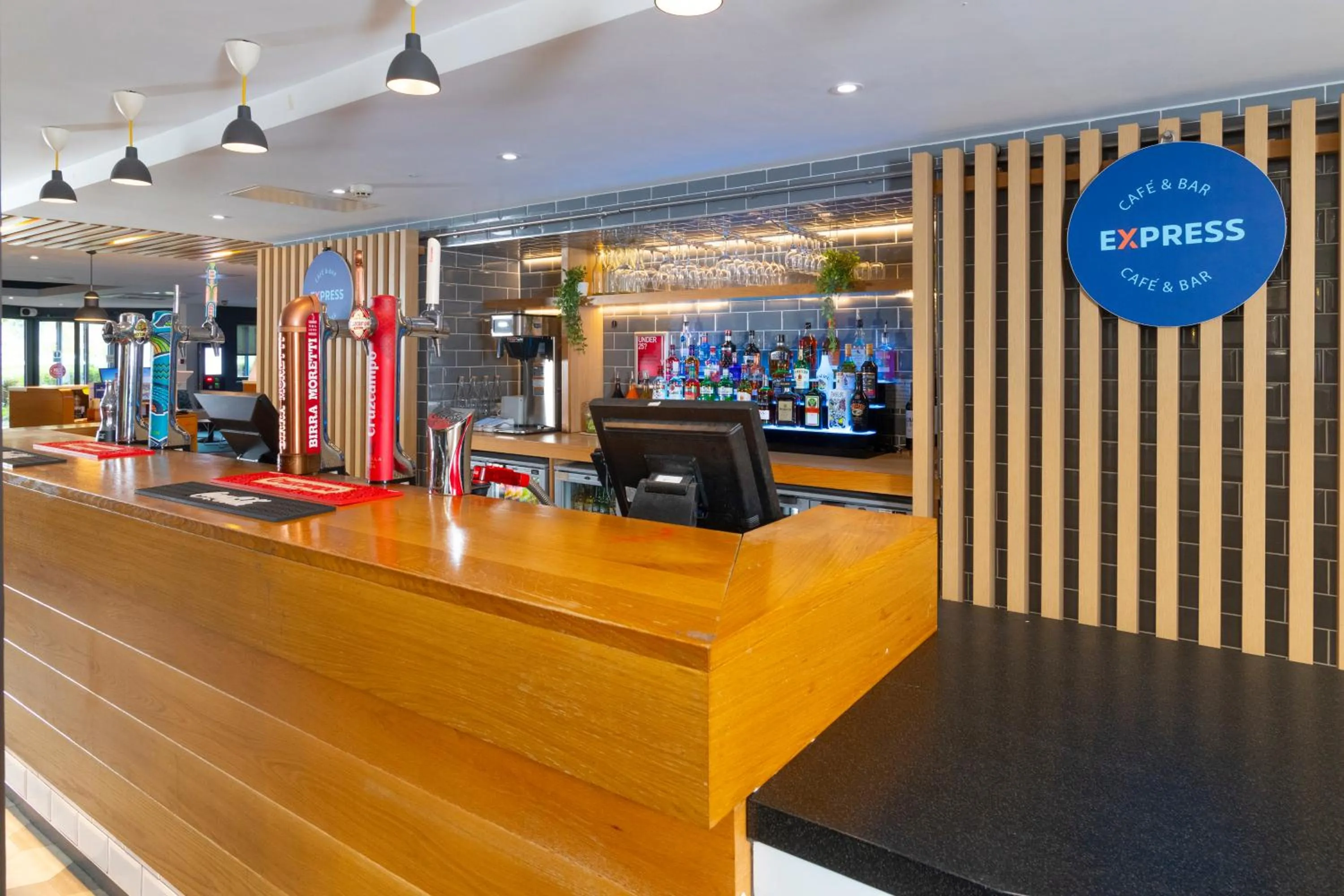 Lounge or bar in Holiday Inn Express Birmingham Airport NEC by IHG