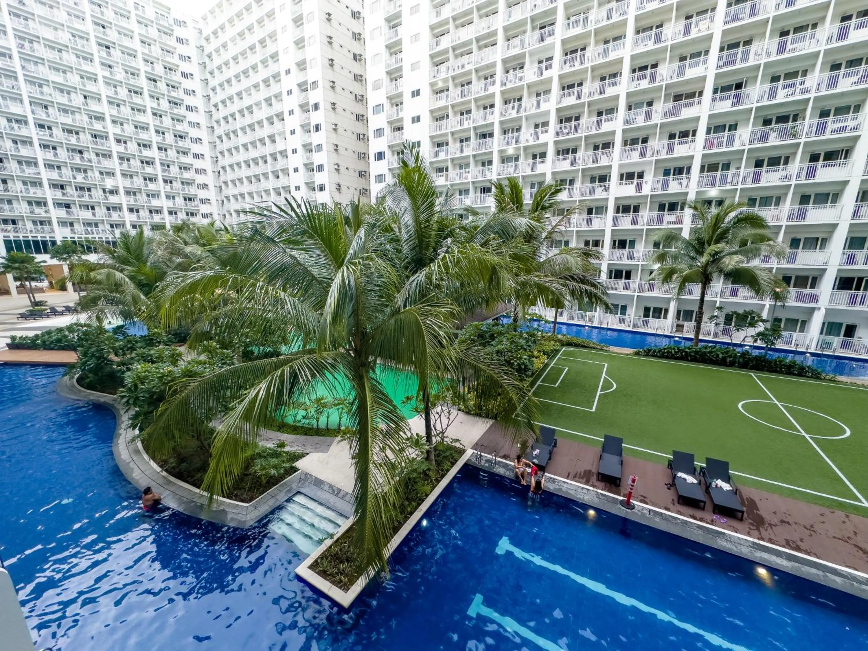 Swimming pool in GemstoneBR in SMDC Shore Residences