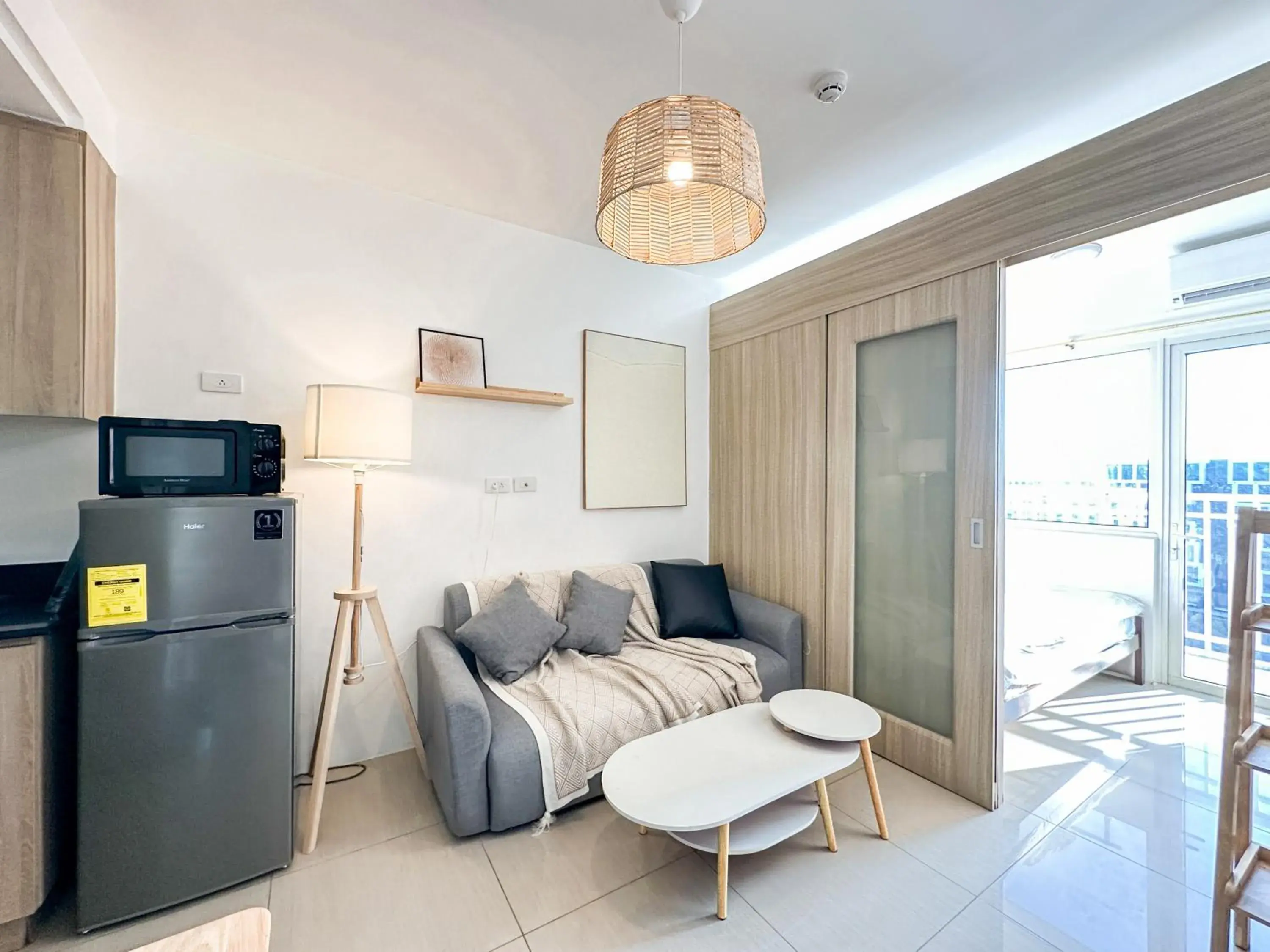 One-Bedroom Apartment with Balcony and City View in GemstoneBR in SMDC Shore Residences One-Bedroom Apartment with Balcony and City View in GemstoneBR in SMDC Shore Residences