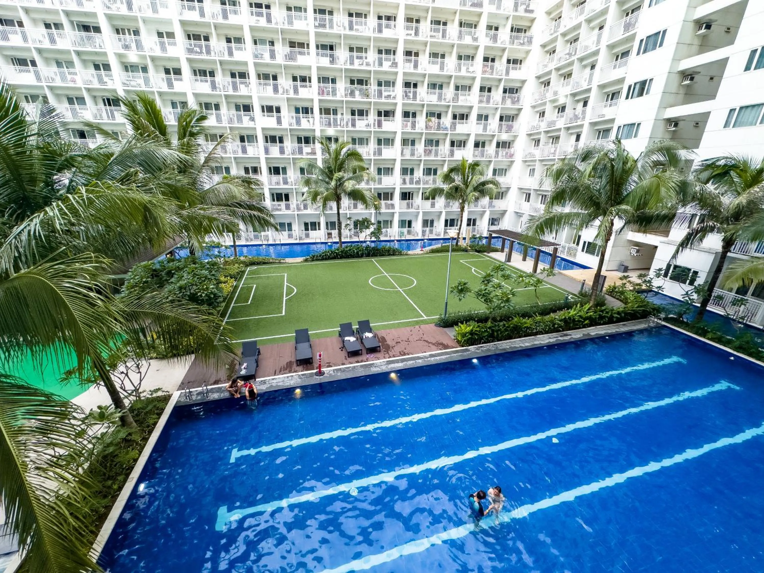 Swimming pool in GemstoneBR in SMDC Shore Residences